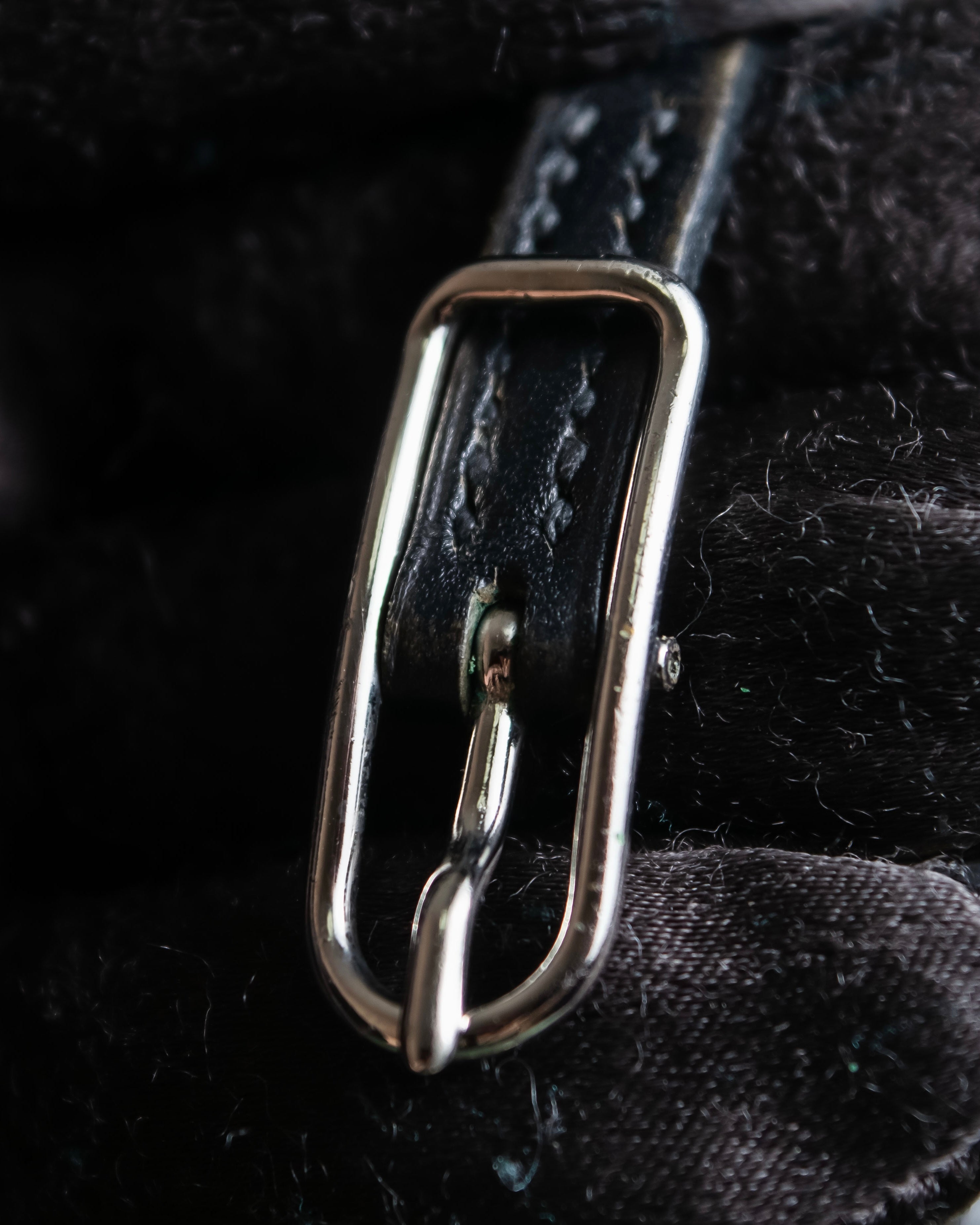 "HERMES" Single pin buckle leather narrow bracelet