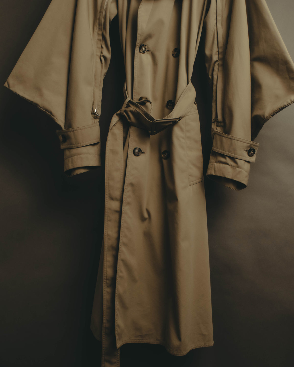 –SPECIAL– “BOTTEGA VENETA” 2020-21AW Sculptural cape-sleeve belted trench coat