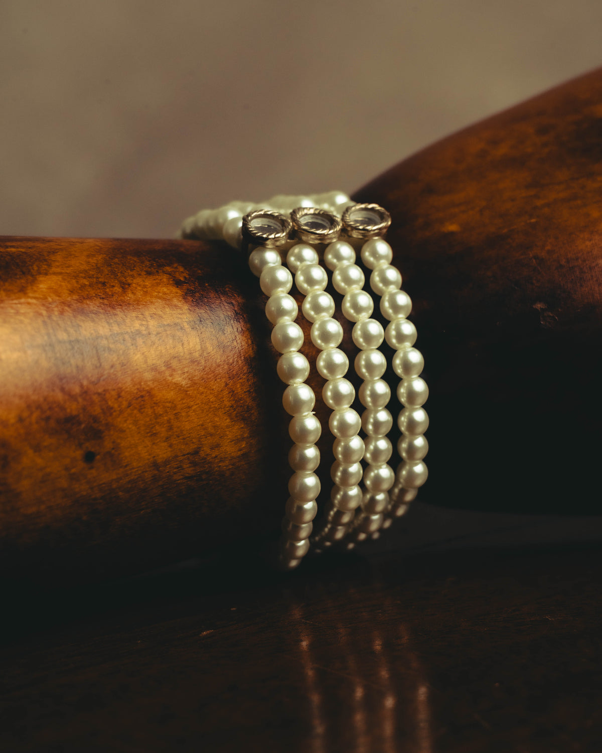–SPECIAL– “Christian Dior” 2018-2025 Four-strand faux pearl bracelet with sculptural oval accents