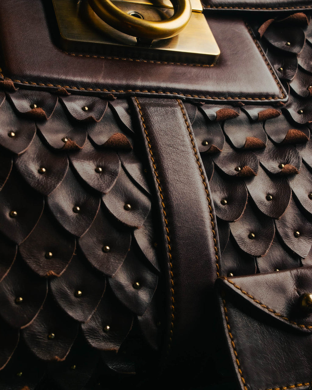 -SPECIAL- “Salvatore Ferragamo” 00’s-10’s Leather scale appliqué gancini shoulder bag