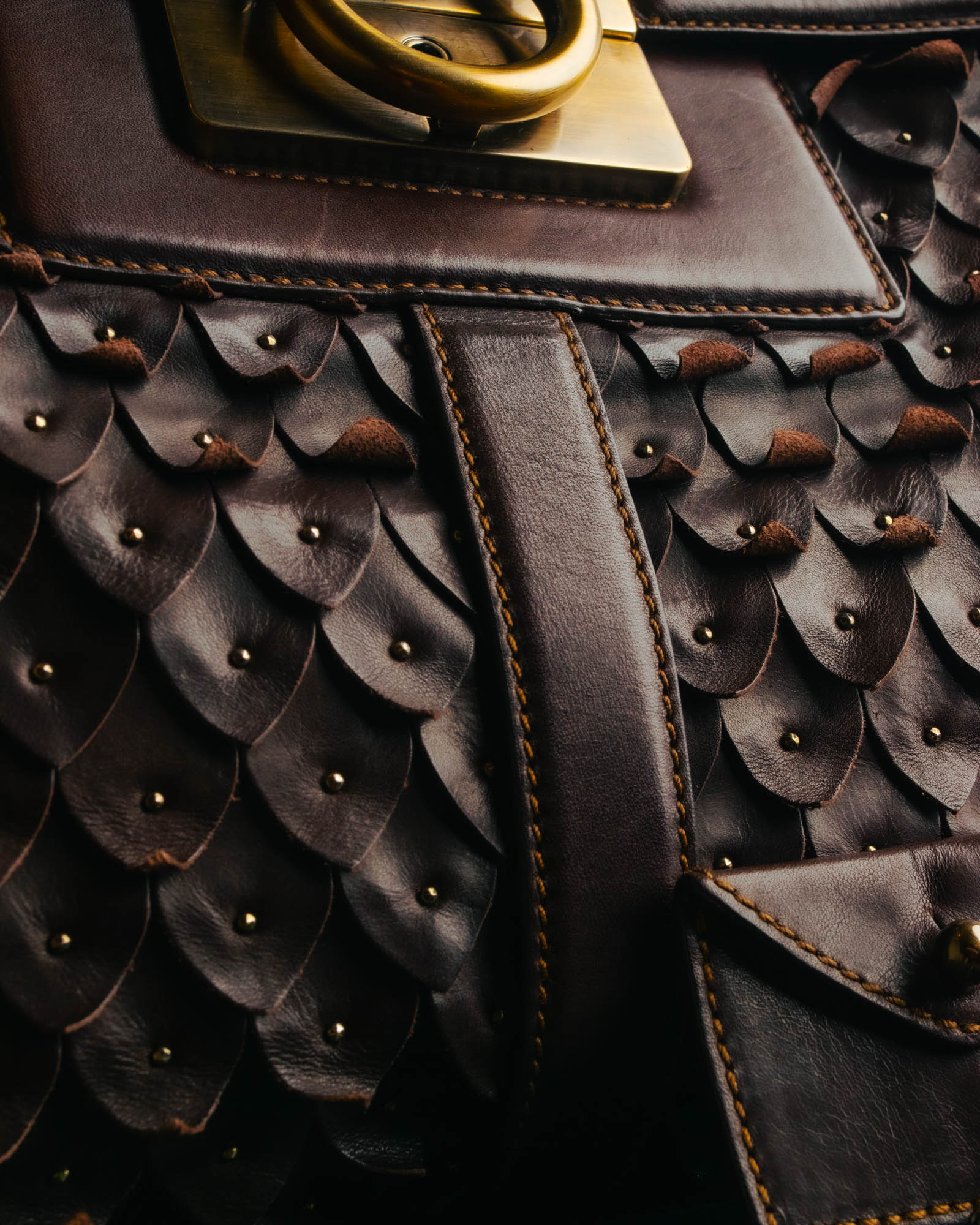 -SPECIAL- “Salvatore Ferragamo” 00’s-10’s Leather scale appliqué gancini shoulder bag