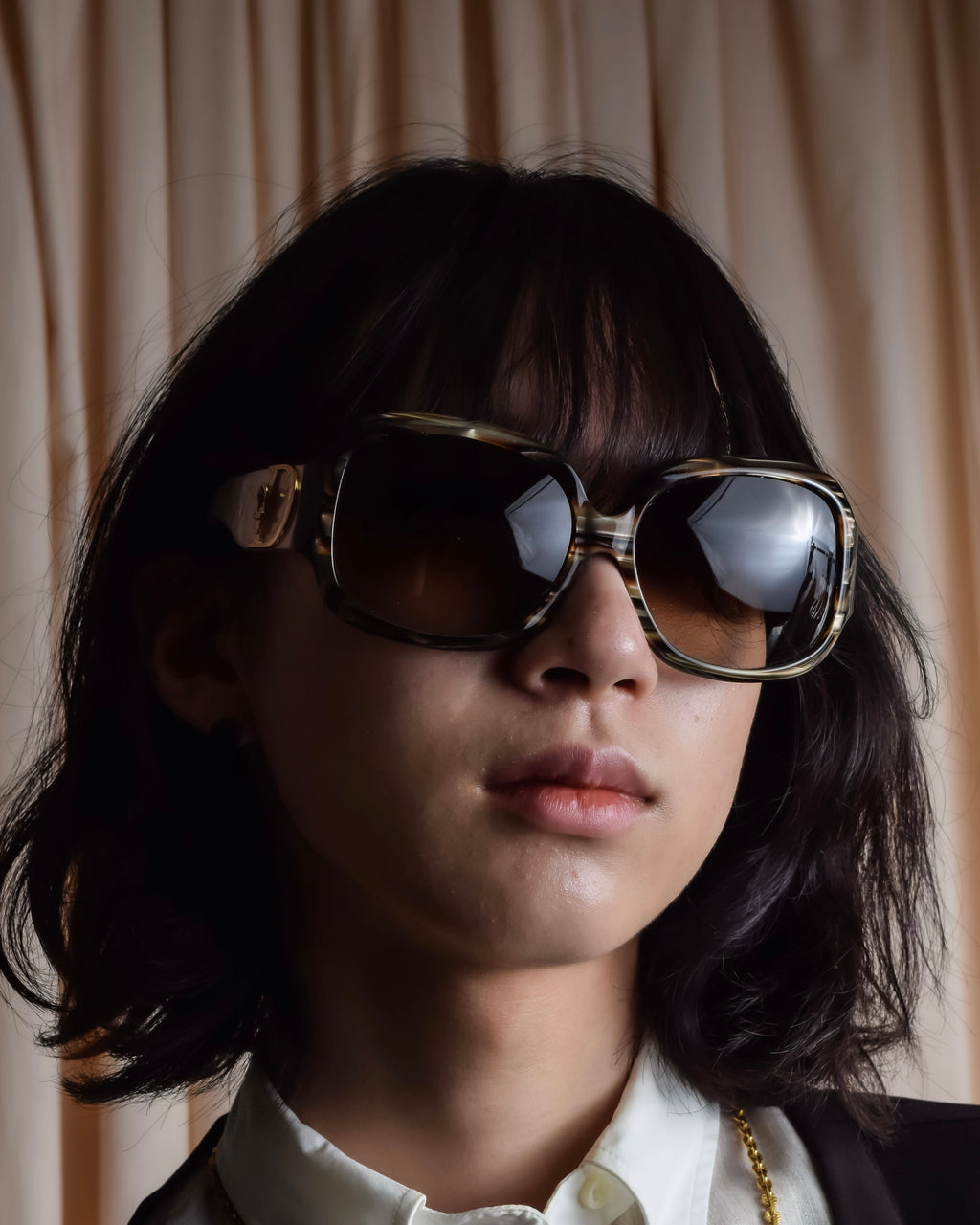 "Christian Dior" Tortoiseshell buckle detail sunglasses