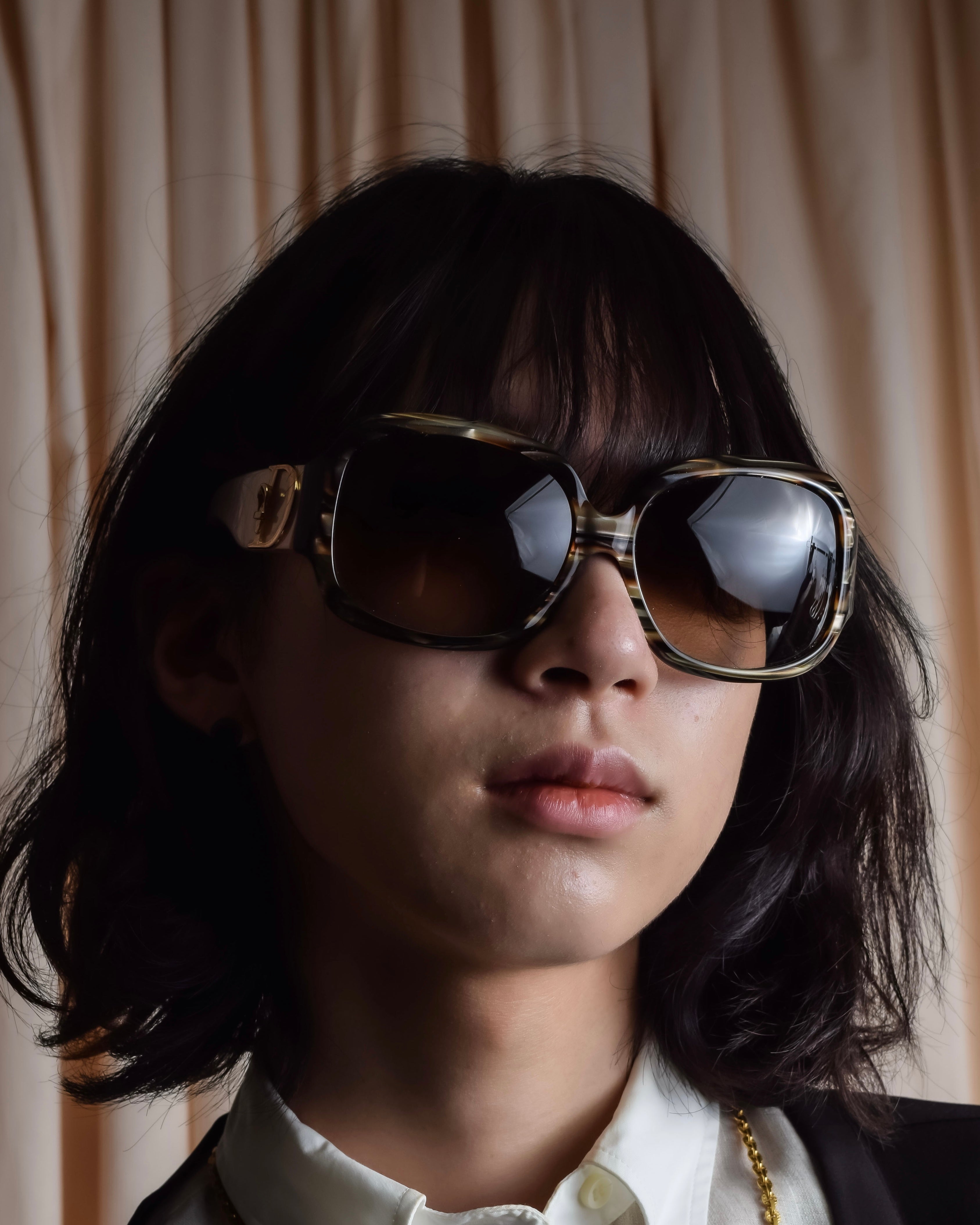 "Christian Dior" Tortoiseshell buckle detail sunglasses