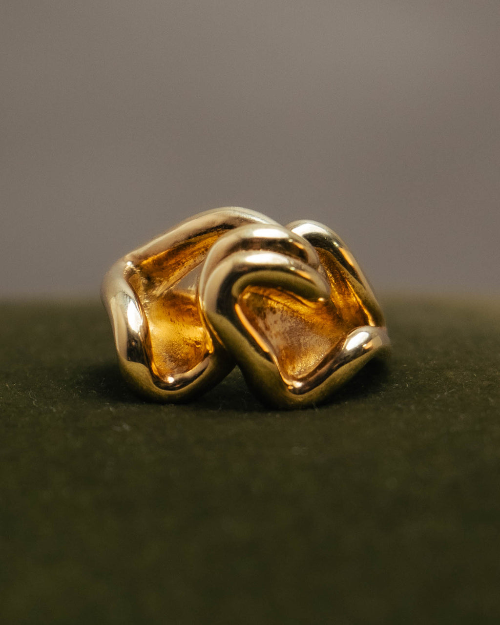 -SPECIAL- “Bottega Veneta” 10's- Sculptural gold plated knot ring