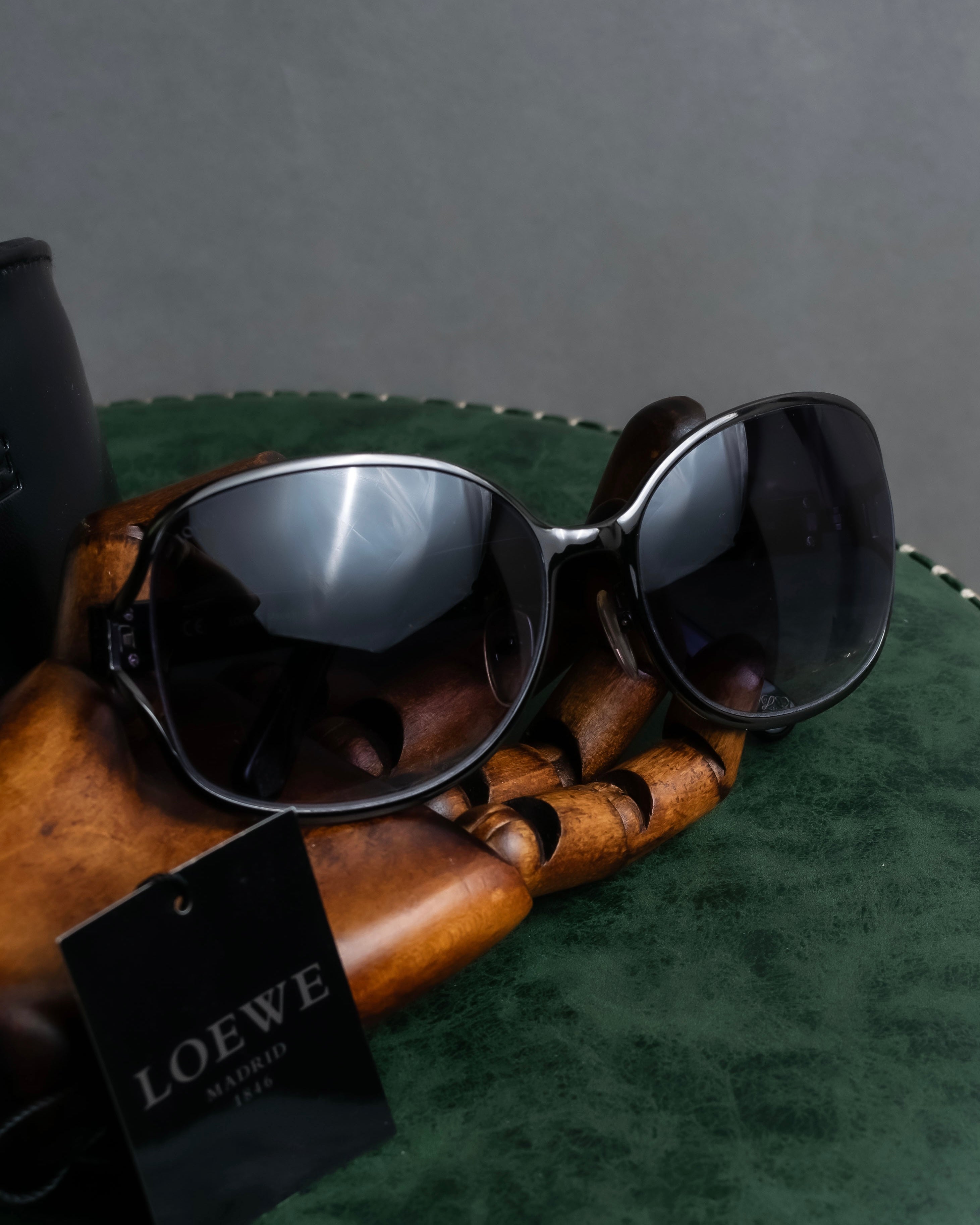 "LOEWE" Anagram logo engraved oval sunglasses