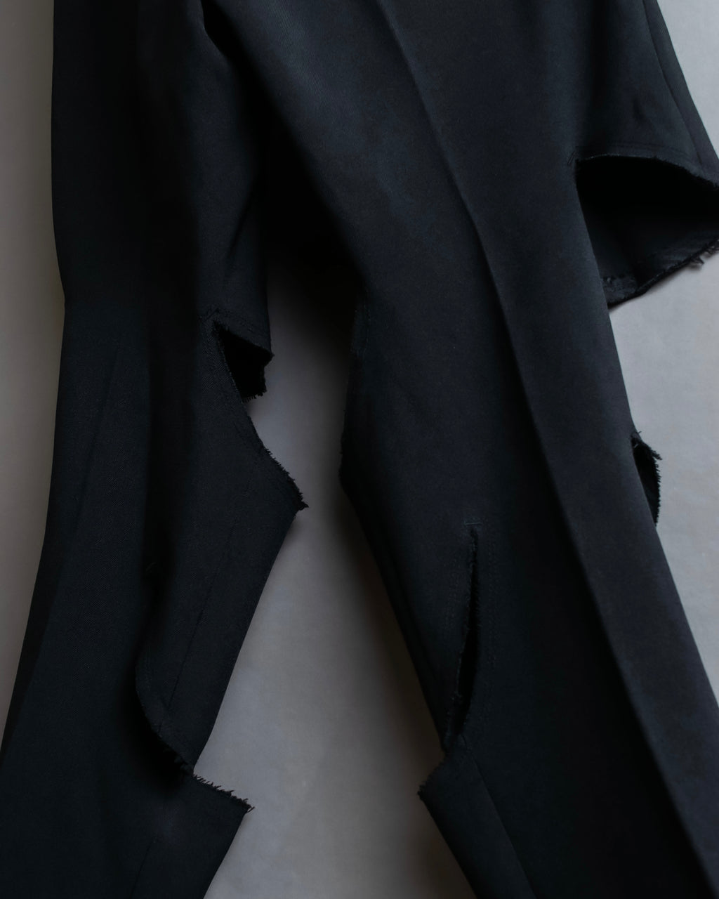 "COMME des GARCONS HOMME PLUS" 19SS Cut-off design slacks