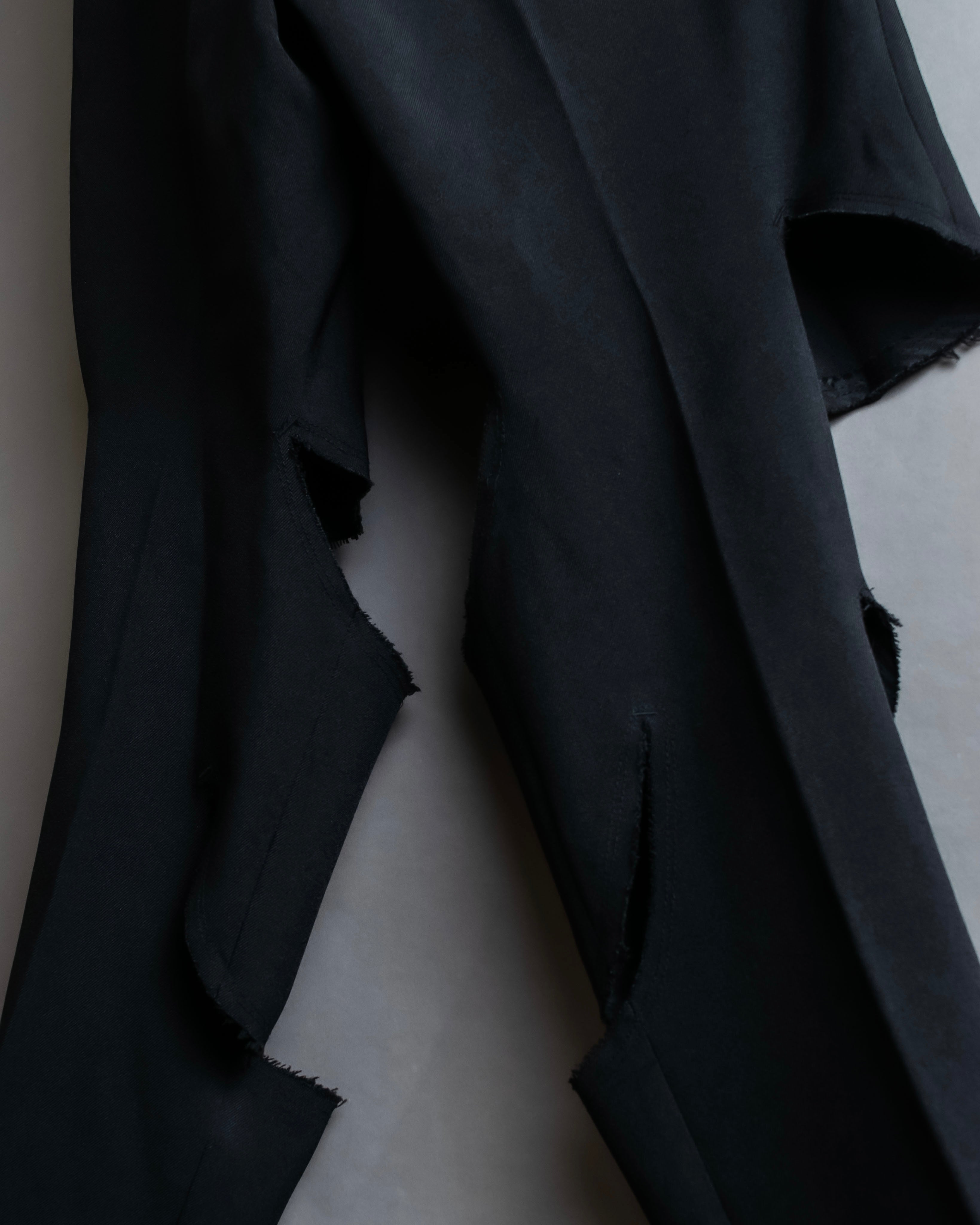 "COMME des GARCONS HOMME PLUS" 19SS Cut-off design slacks