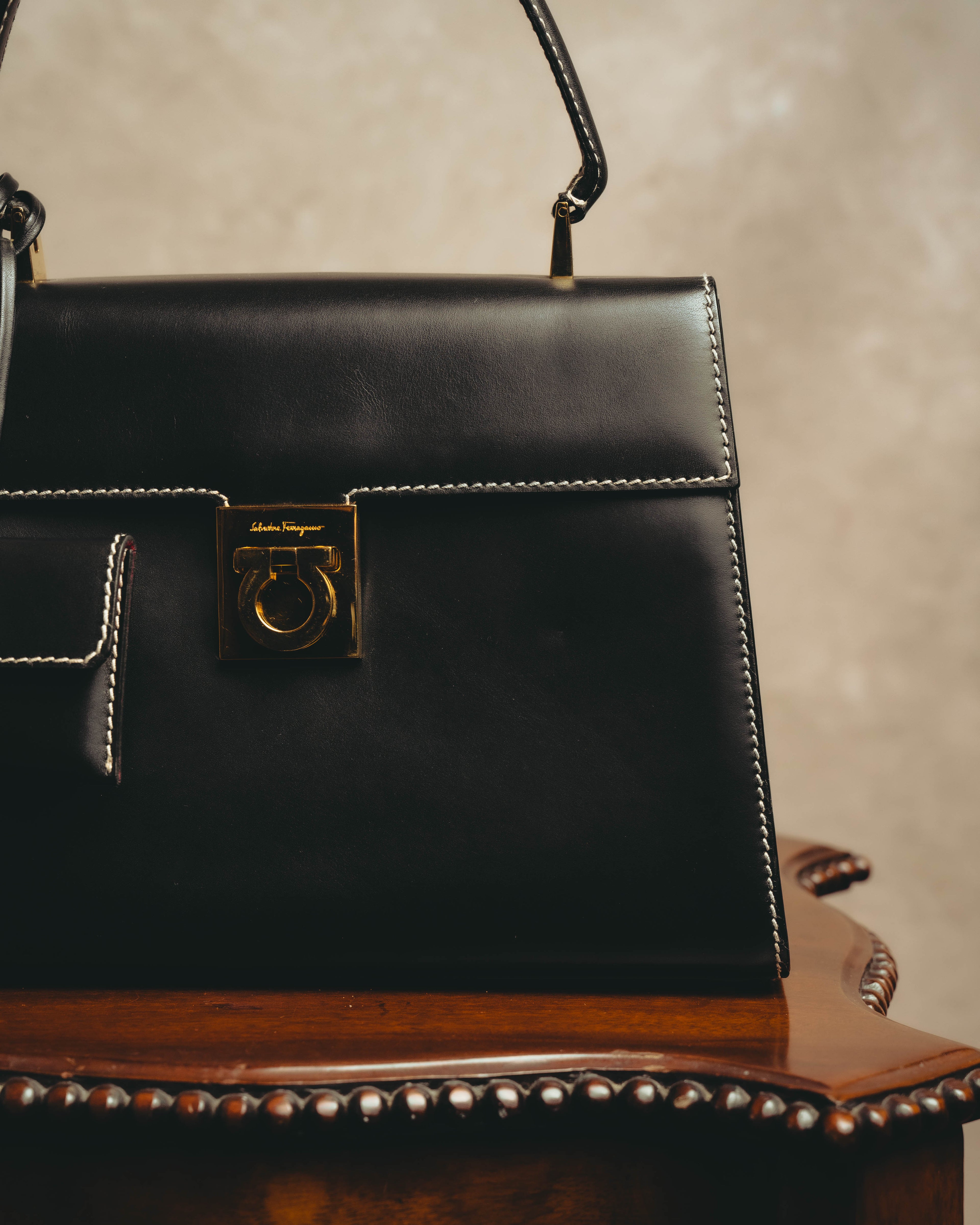 -SPECIAL- "Salvatore Ferragamo" 90's-00's Gancini contrast stitch leather handbag