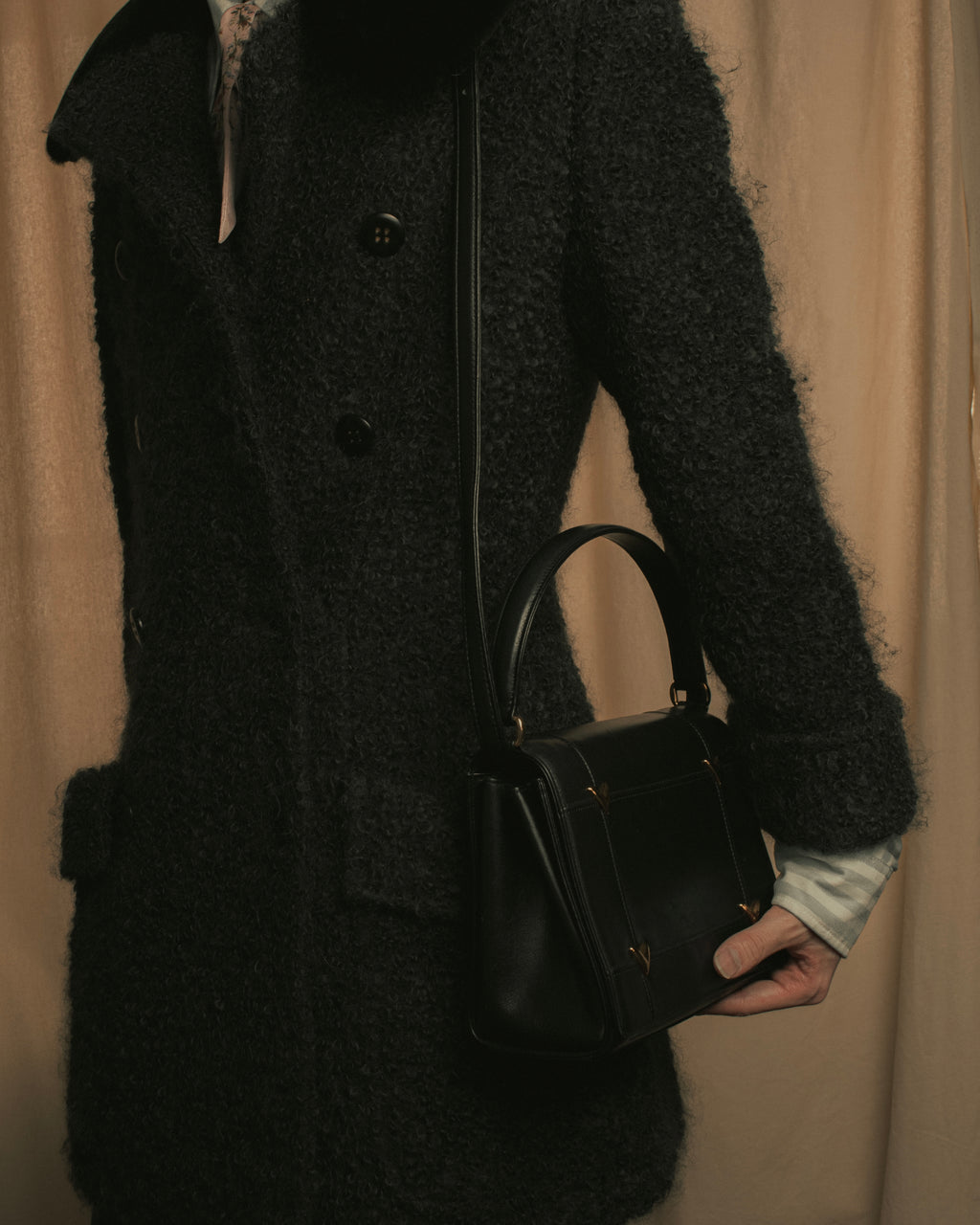 -SPECIAL- "VALENTINO GARAVANI" 90’s-00’s V corner hardware leather top handle bag