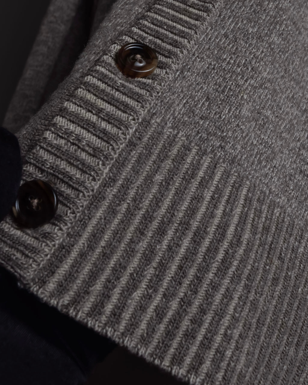 "MAISON MARGIELA" 13AW Patch accented low gauge wool cardigan