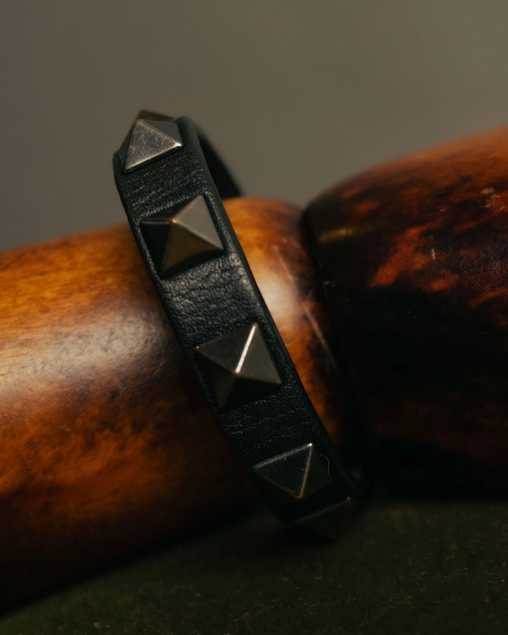 “VALENTINO” 2011-2018 rockstud leather bracelet