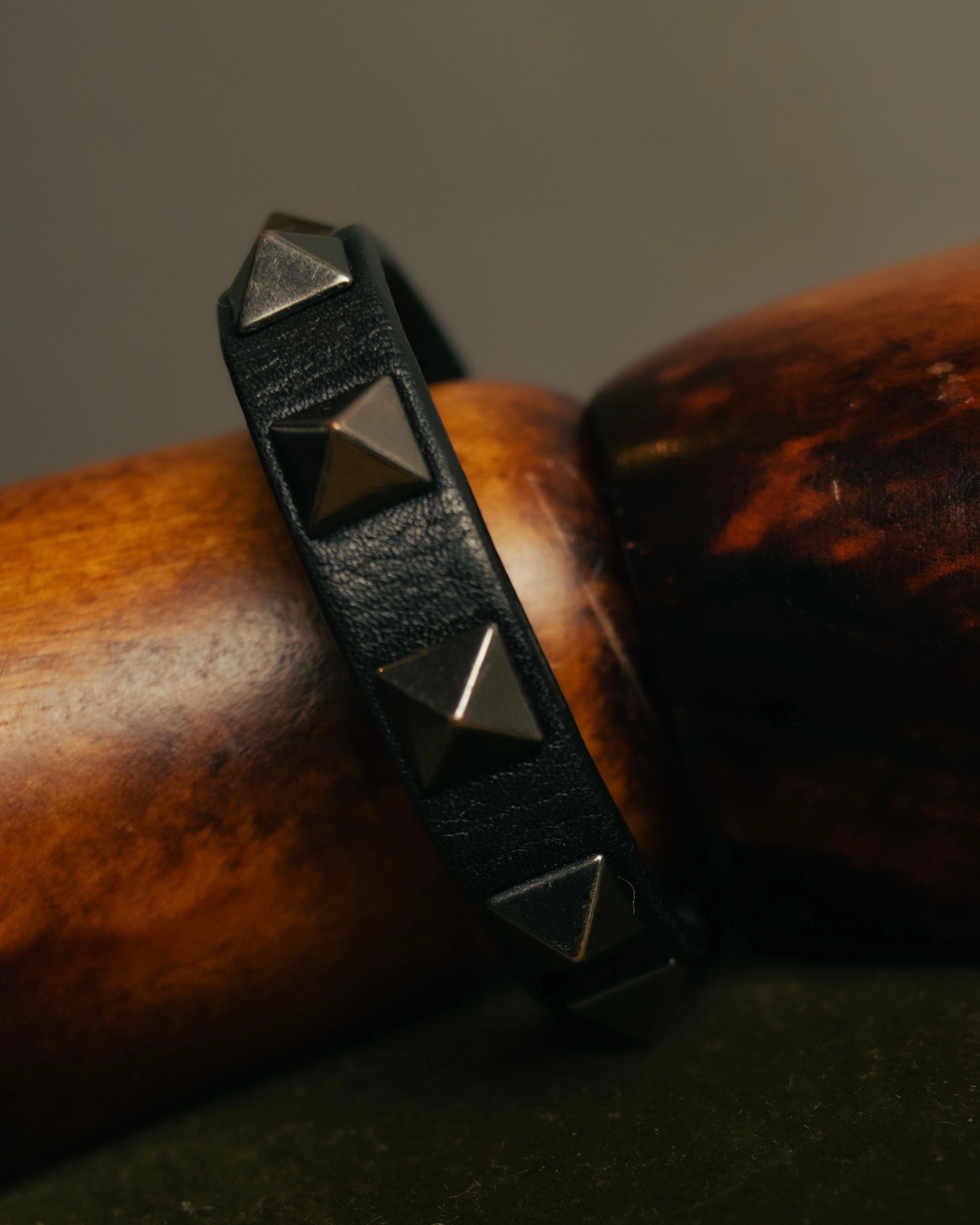 “VALENTINO” 2011-2018 rockstud leather bracelet