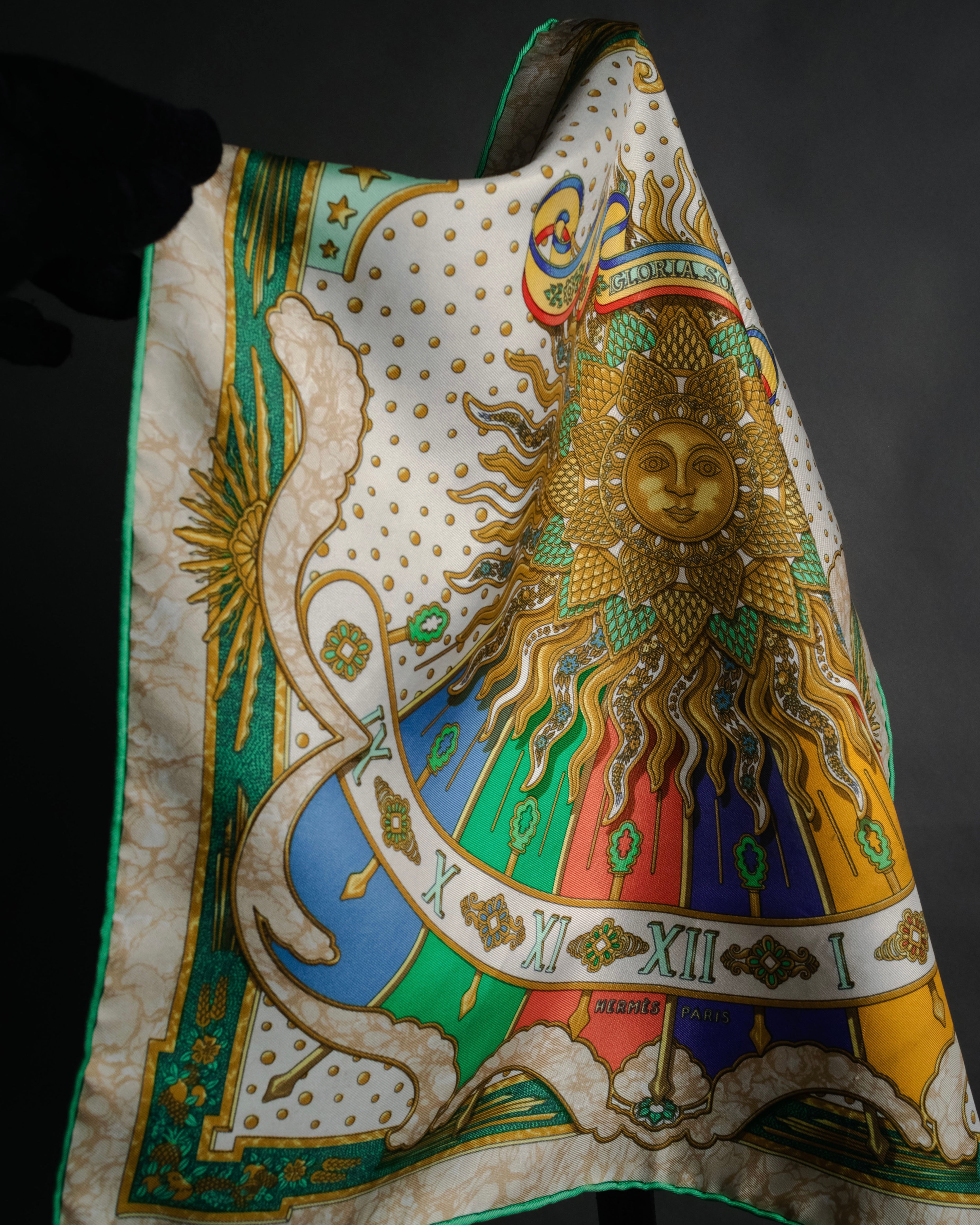 “HERMÈS” 90’s gloria soli carrè silk scarf
