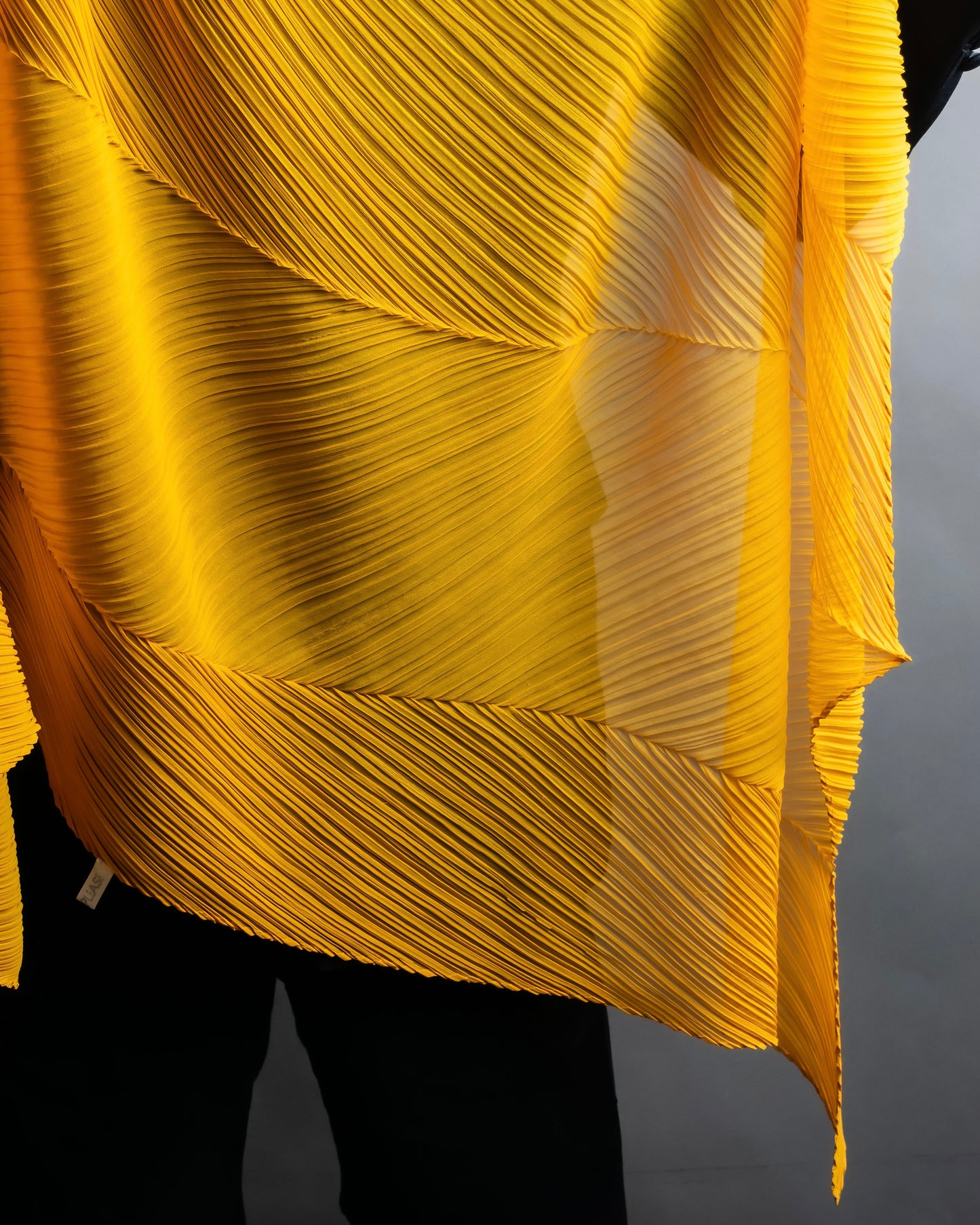 "PLEATS PLEASE ISSEY MIYAKE" Yellow orange color pleated stole