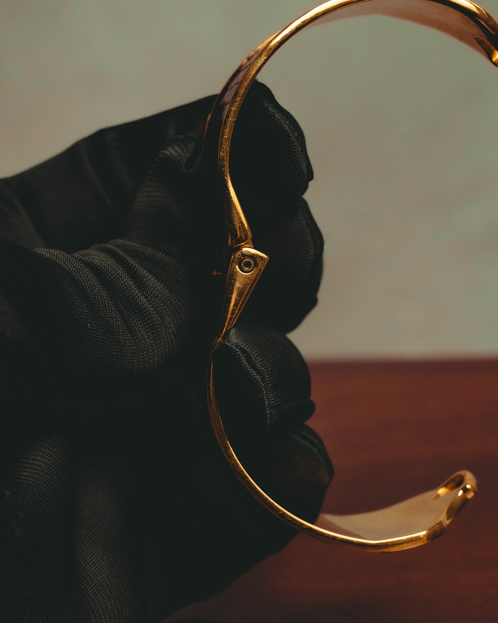 “GUCCI” 90’s-00’s Lizard-embossed leather horsebit cuff bracelet