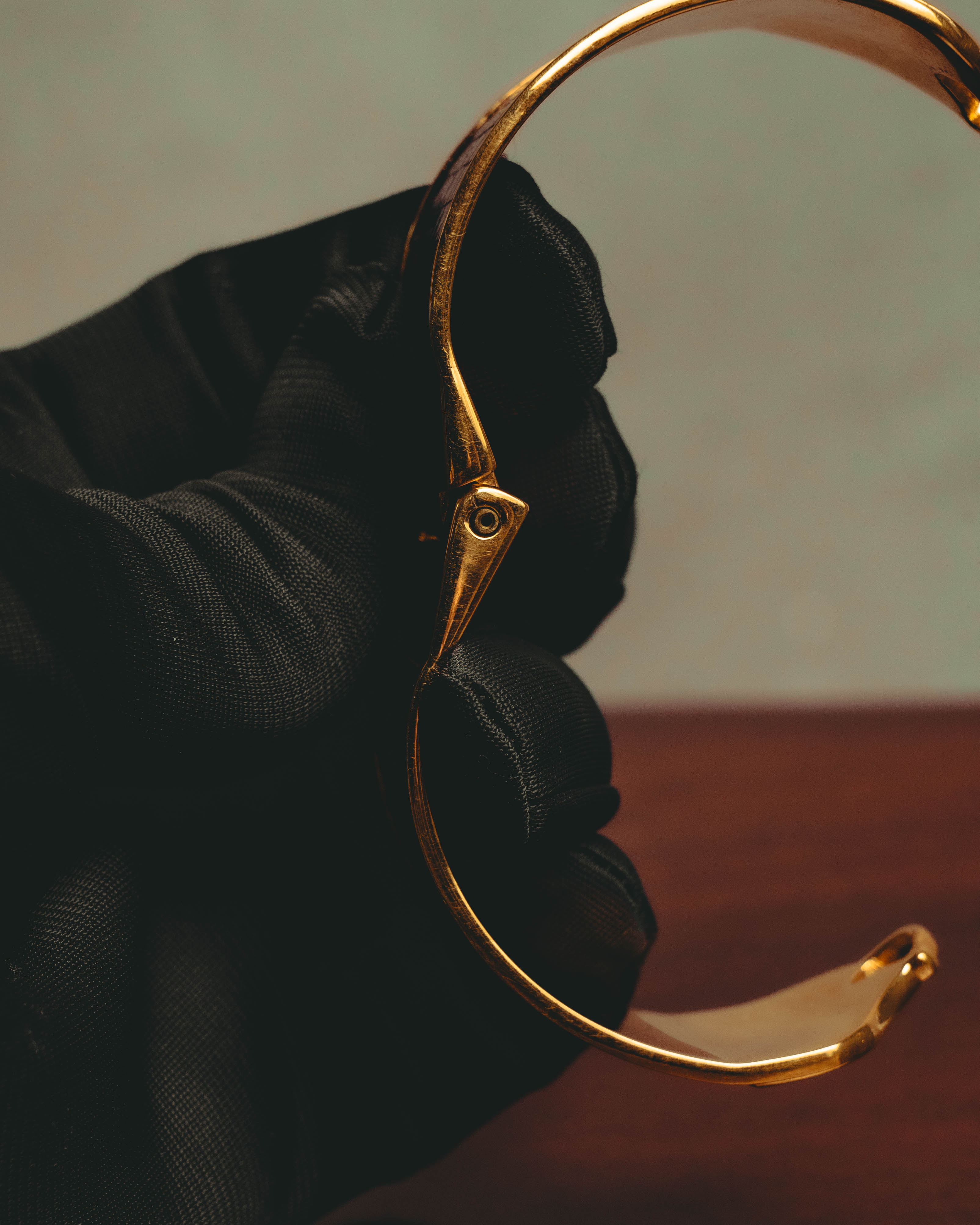 “GUCCI” 90’s-00’s Lizard-embossed leather horsebit cuff bracelet