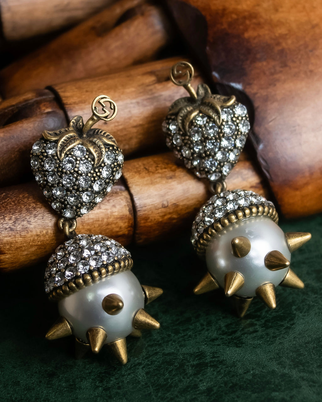 "GUCCI" Strawberry＆spike motif rhinestone earrings