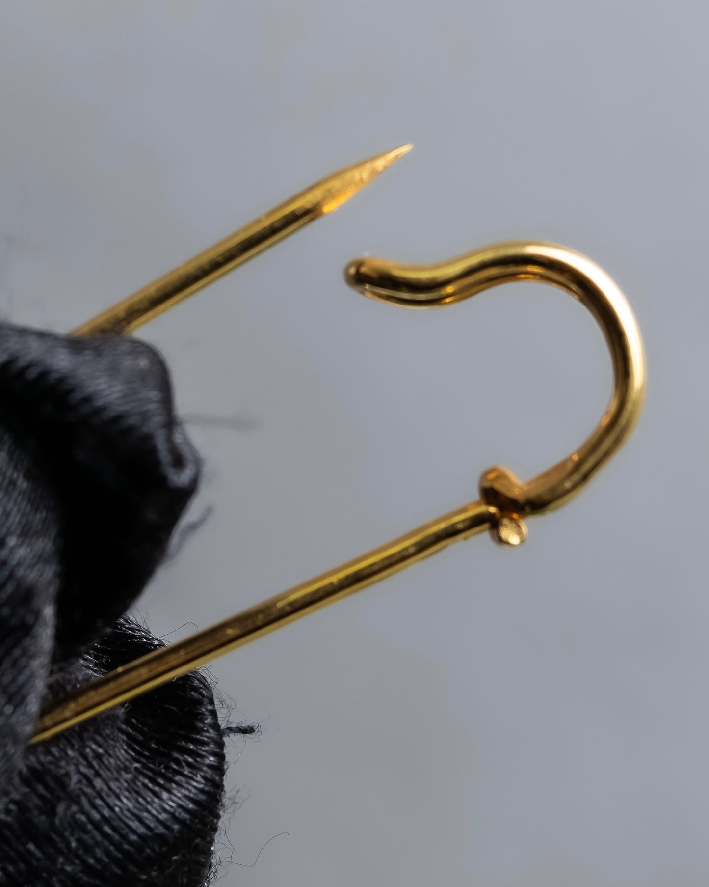 "HERMES" Metal gold logo engraving pin