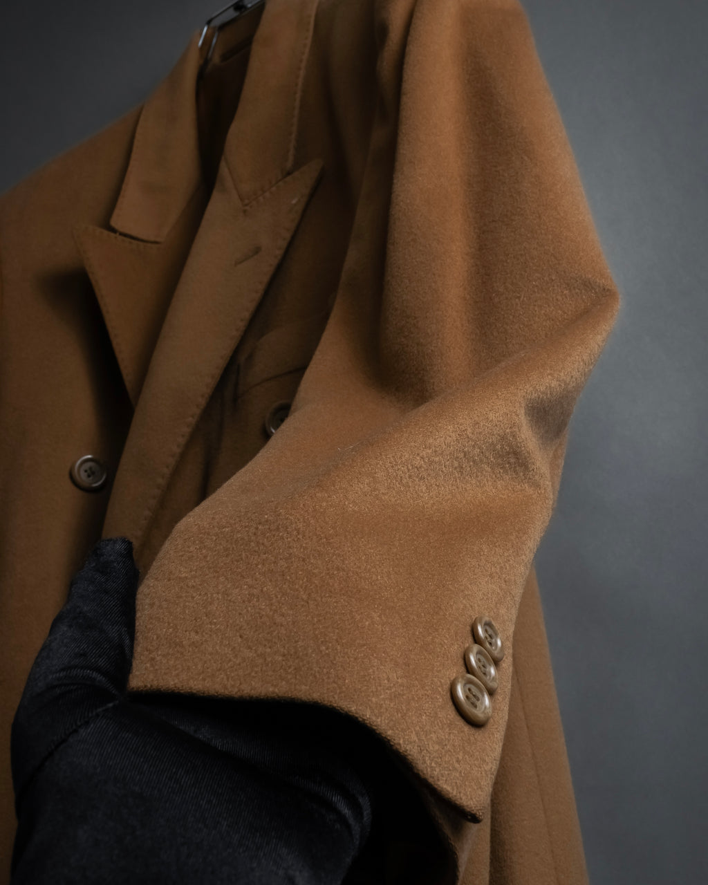 "BARBERINI" Classically tailored 100% cashmere chester coat