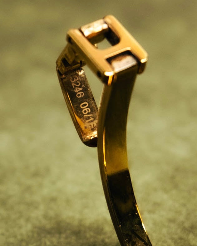 -SPECIAL- “GUCCI” 90’s-00’s 1900L gold tone bangle watch