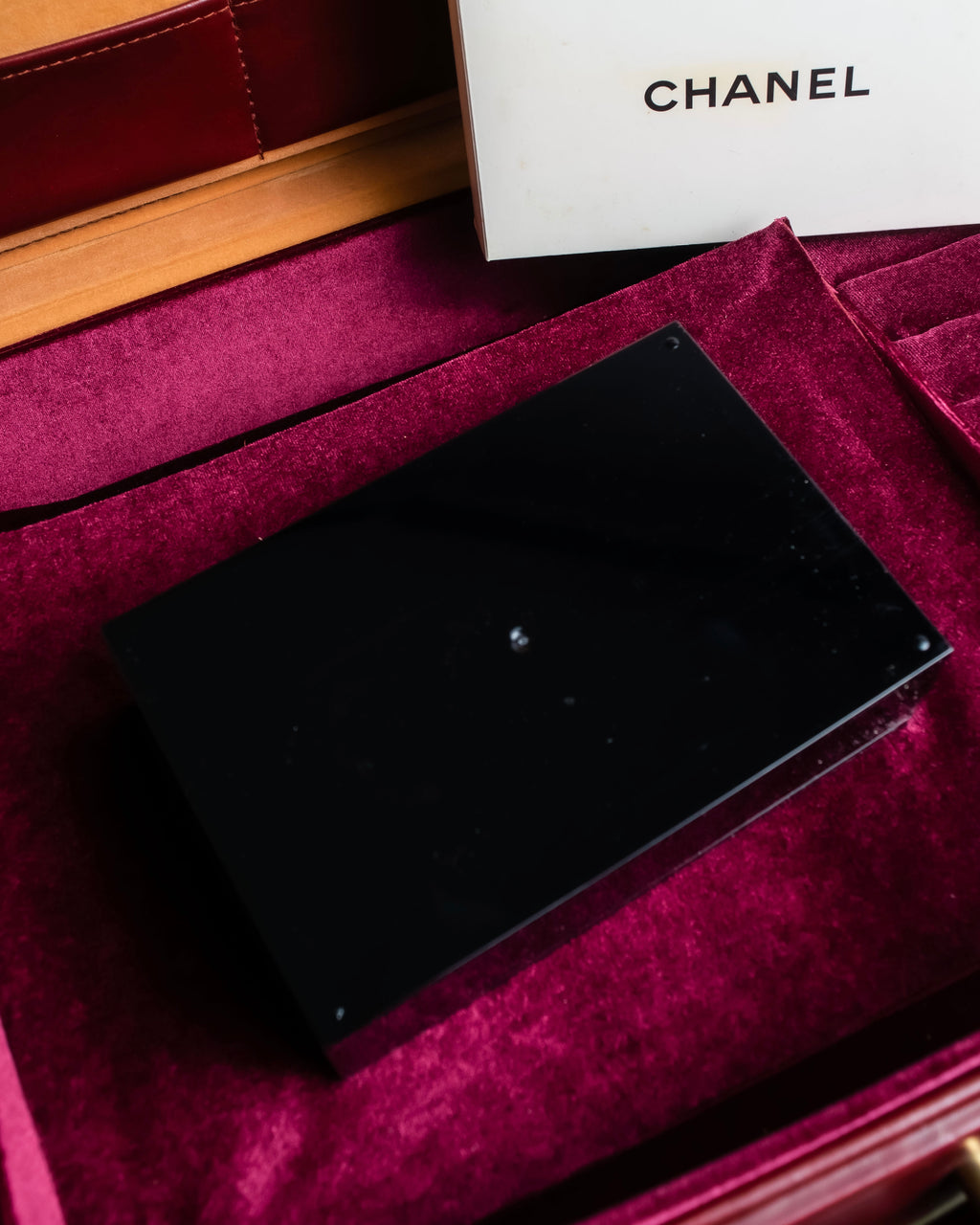 "CHANEL" Logo engraved black lacquer mirror jewelry case