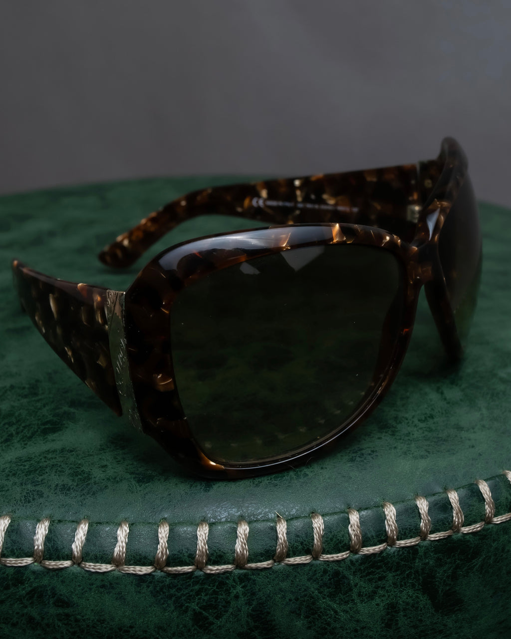 "GUCCI" Tortoiseshell butterfly frame sunglasses