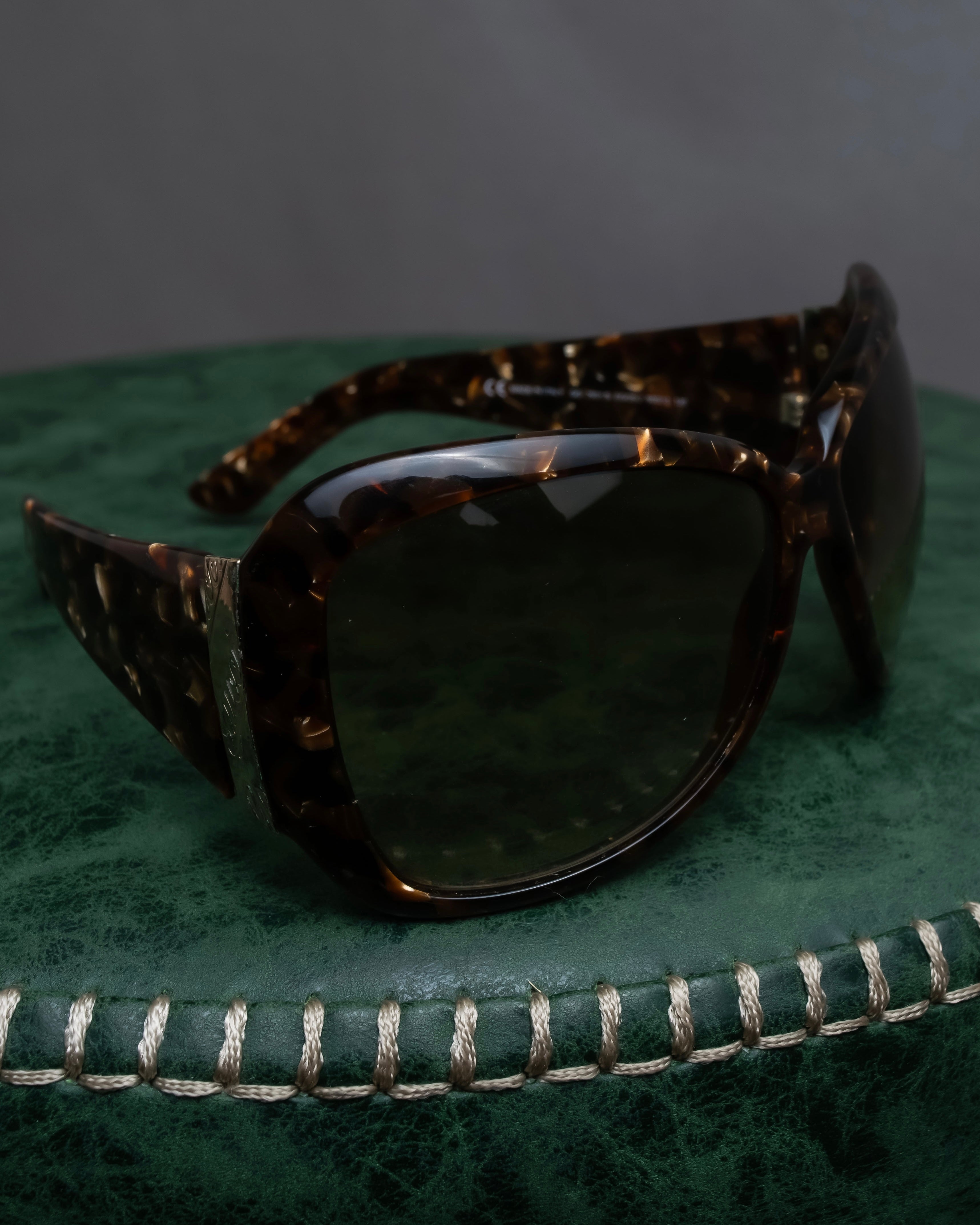 "GUCCI" Tortoiseshell butterfly frame sunglasses
