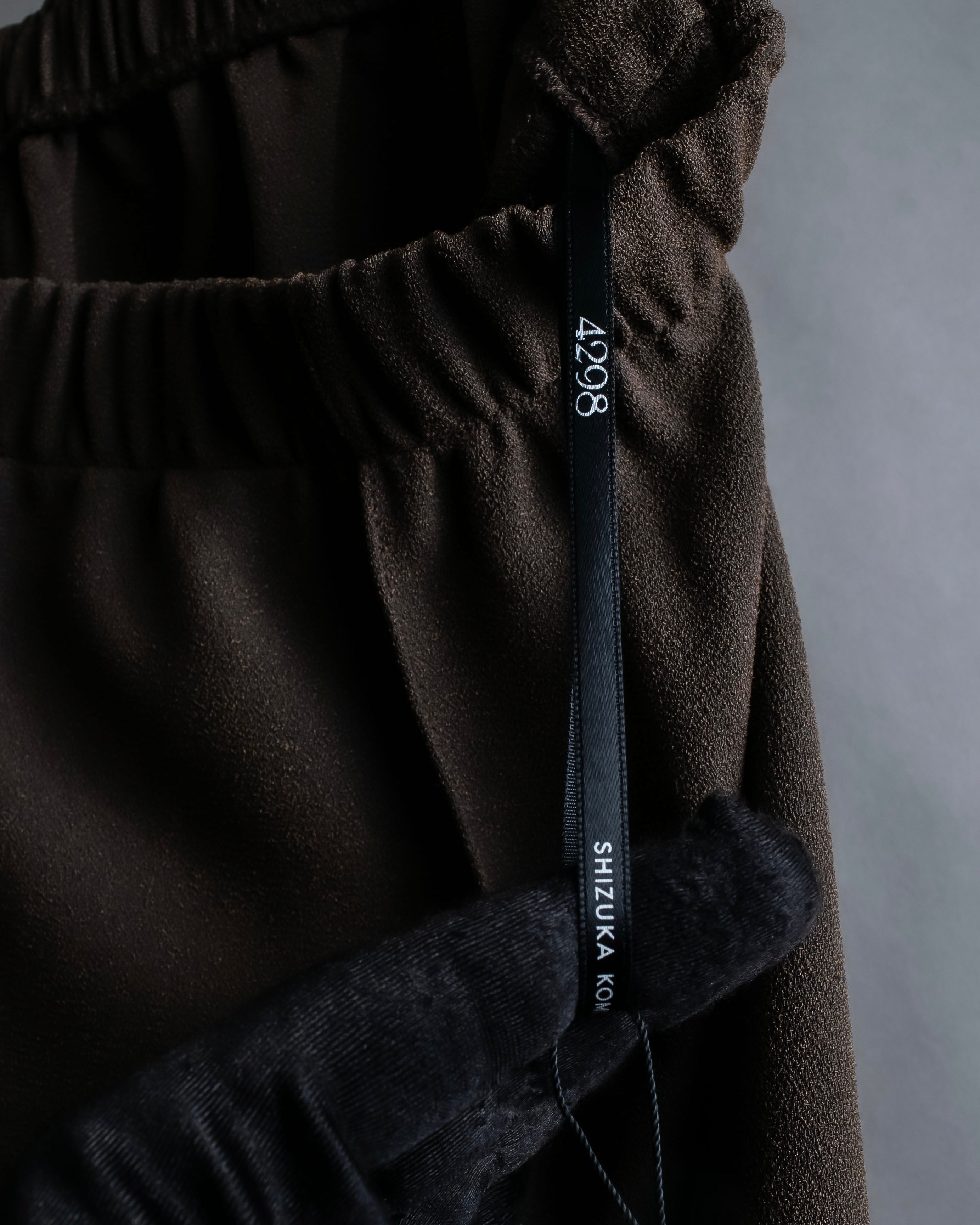 "SHIZUKA KOMURO" Dark brown color easy waist slacks