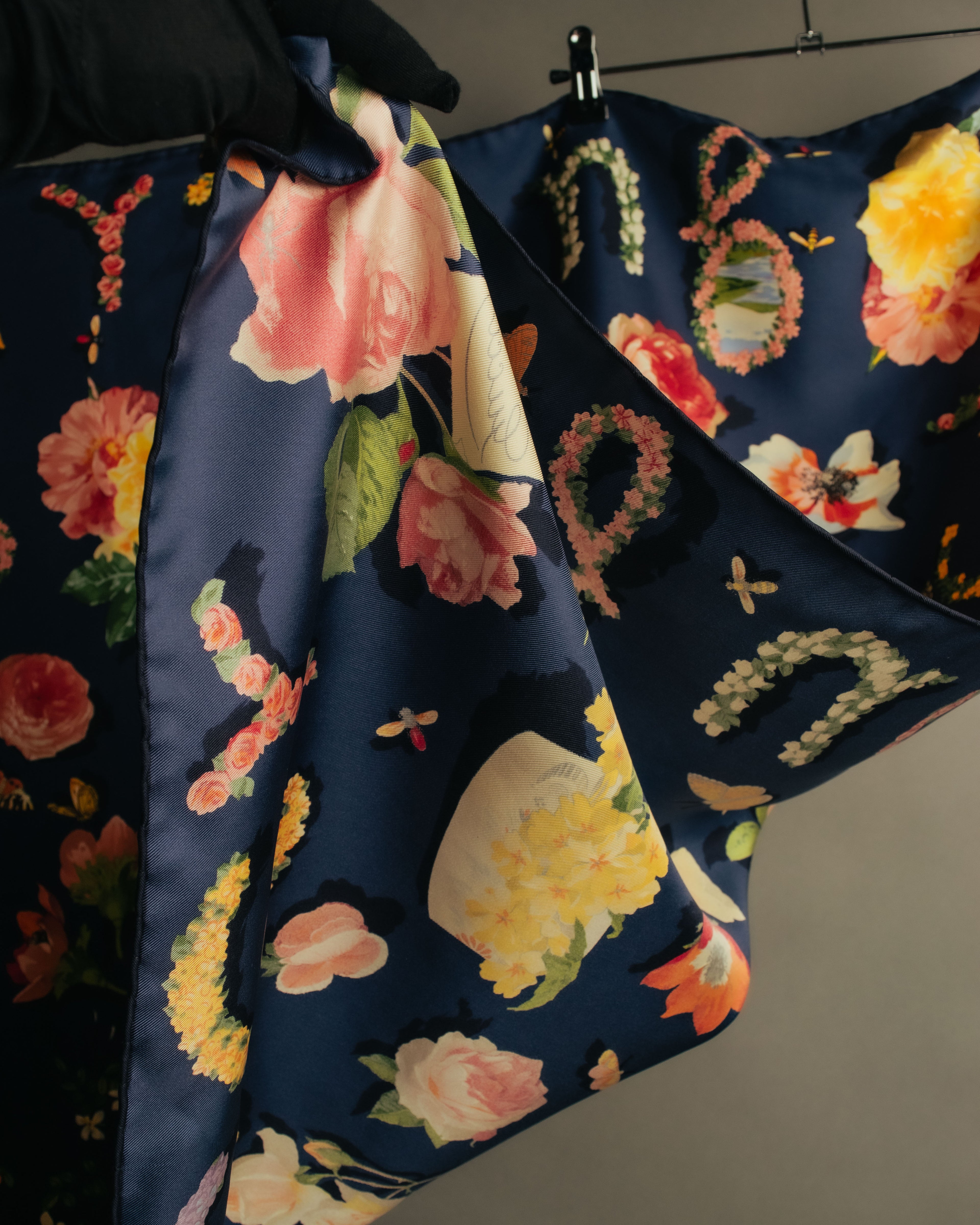“GUCCI” 90’s-00’s Flora logo silk scarf