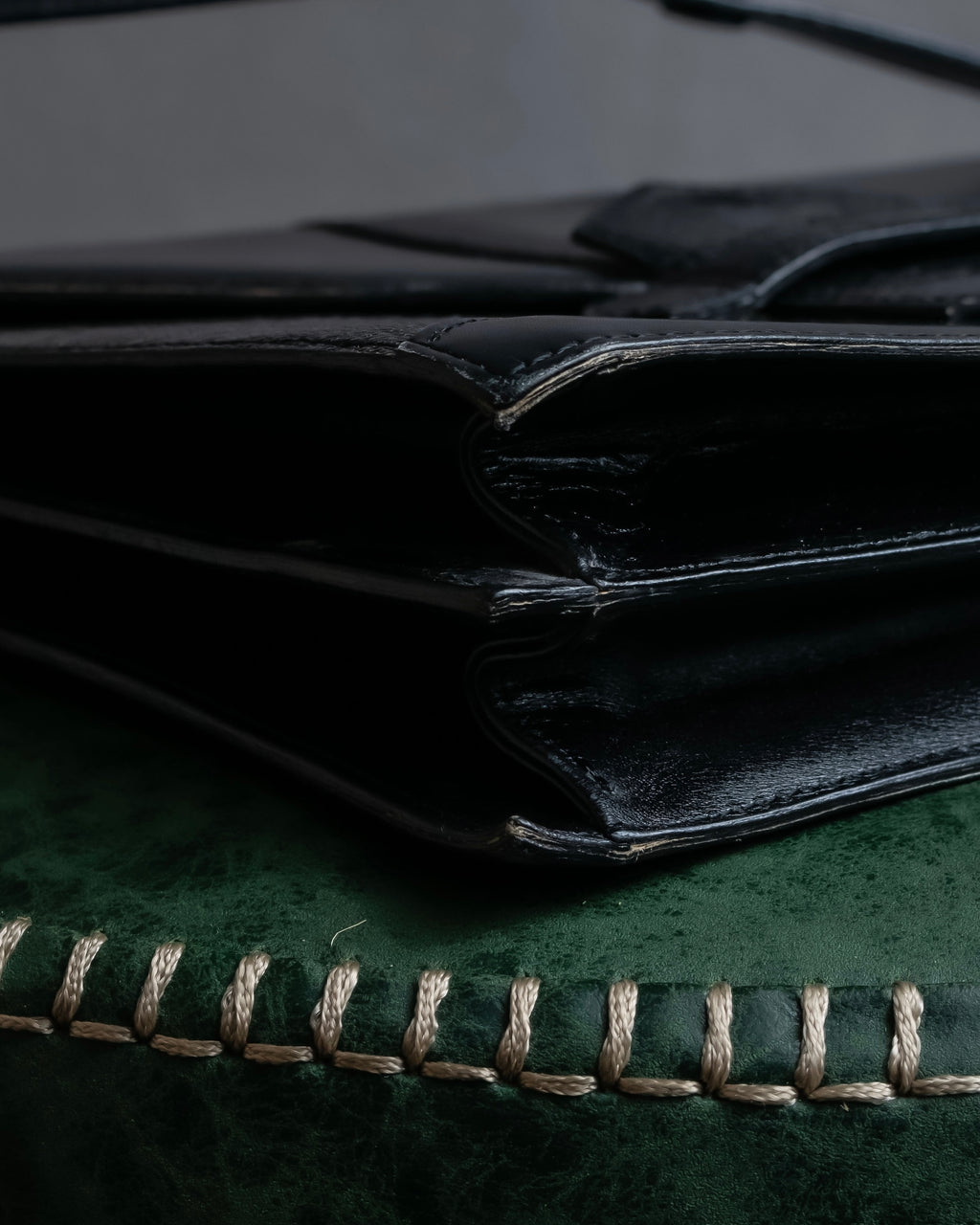 "YVES SAINT LAURENT" Crocodile embossed combination design leather bag