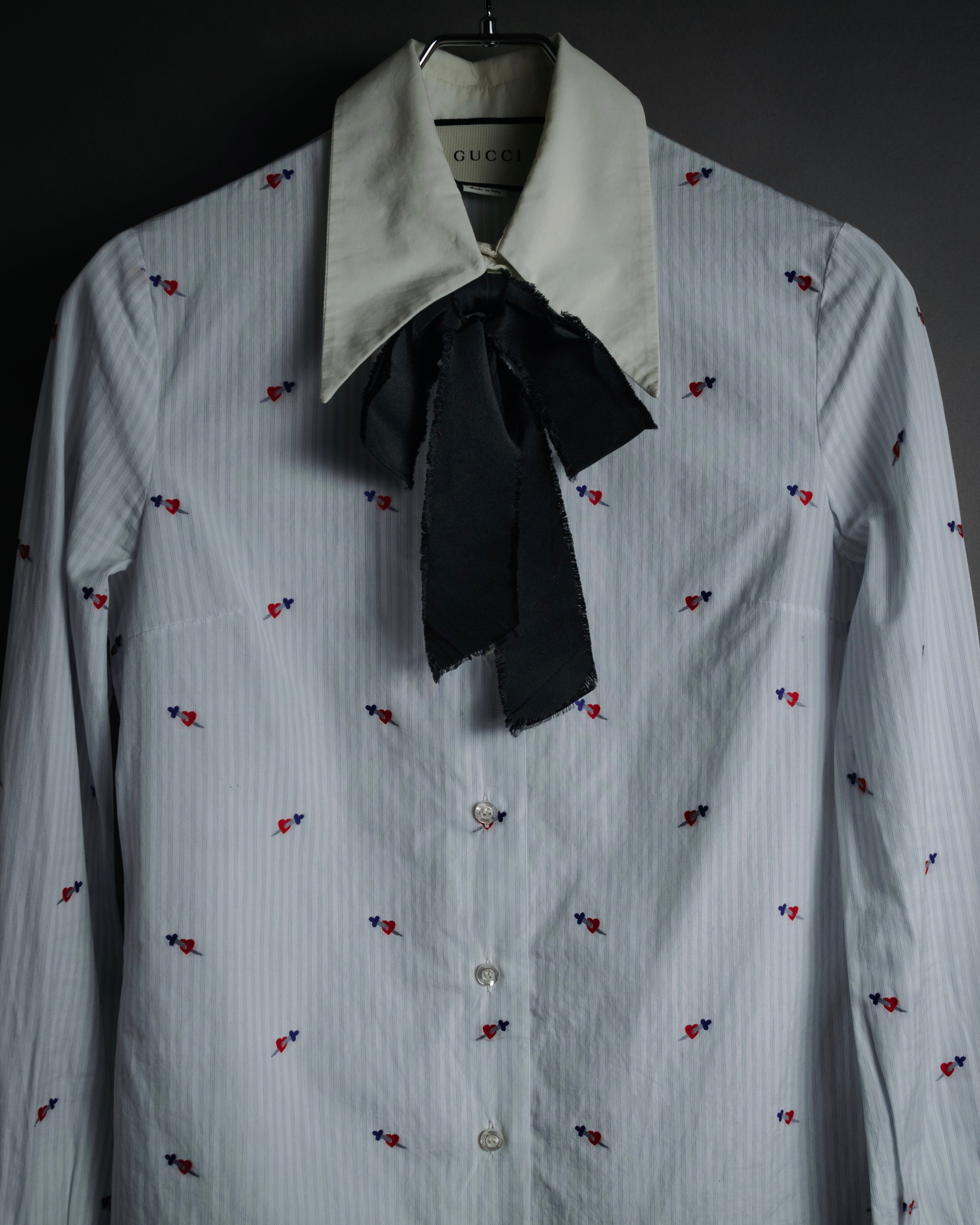 “GUCCI” 2017 heart and dagger embroidered bow tie shirt