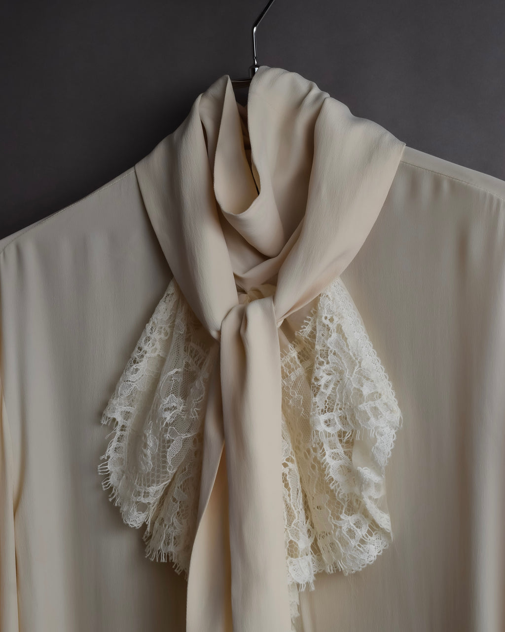 "GUCCI" Michele period frill lace silk bowtie shirt