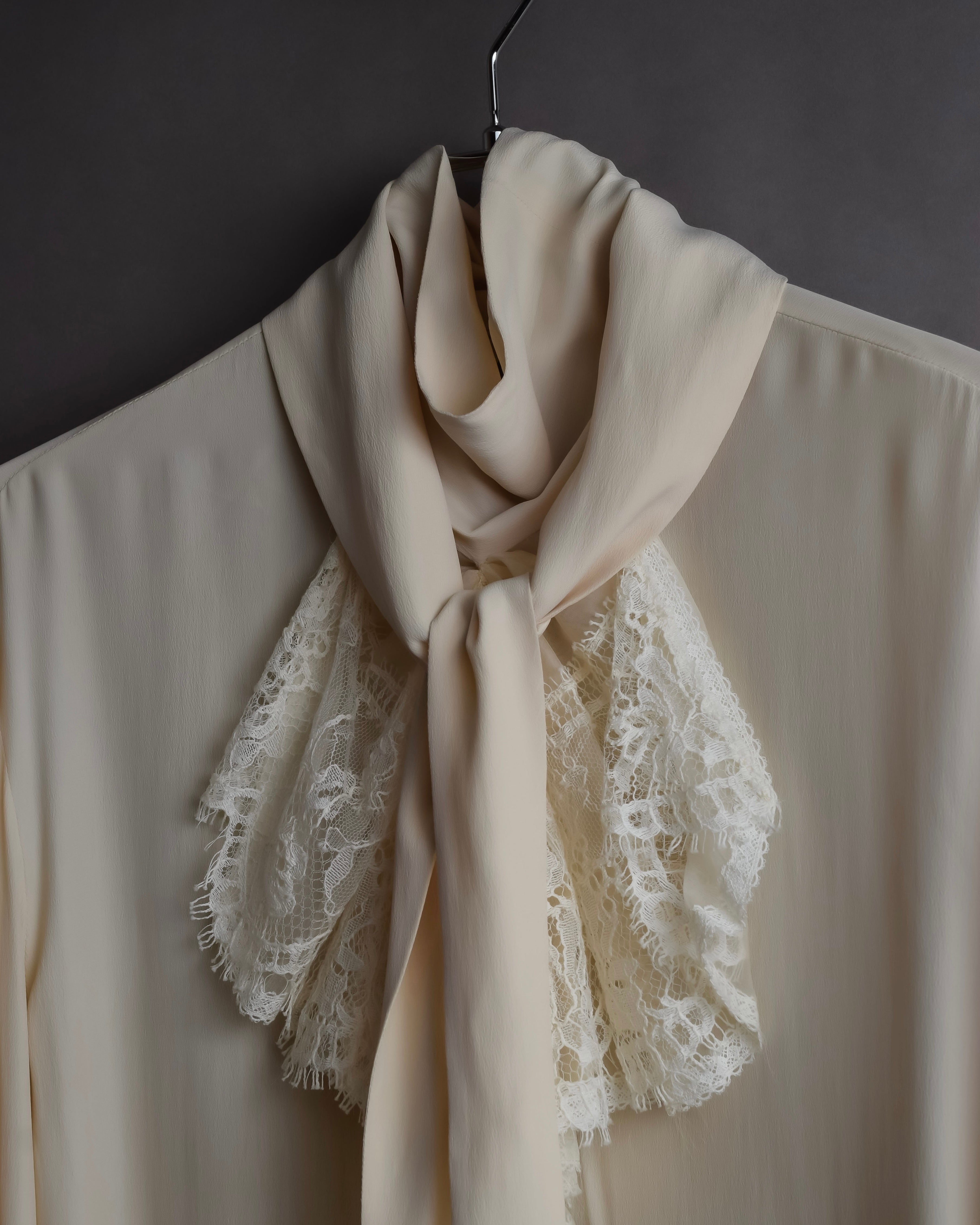 "GUCCI" Michele period frill lace silk bowtie shirt
