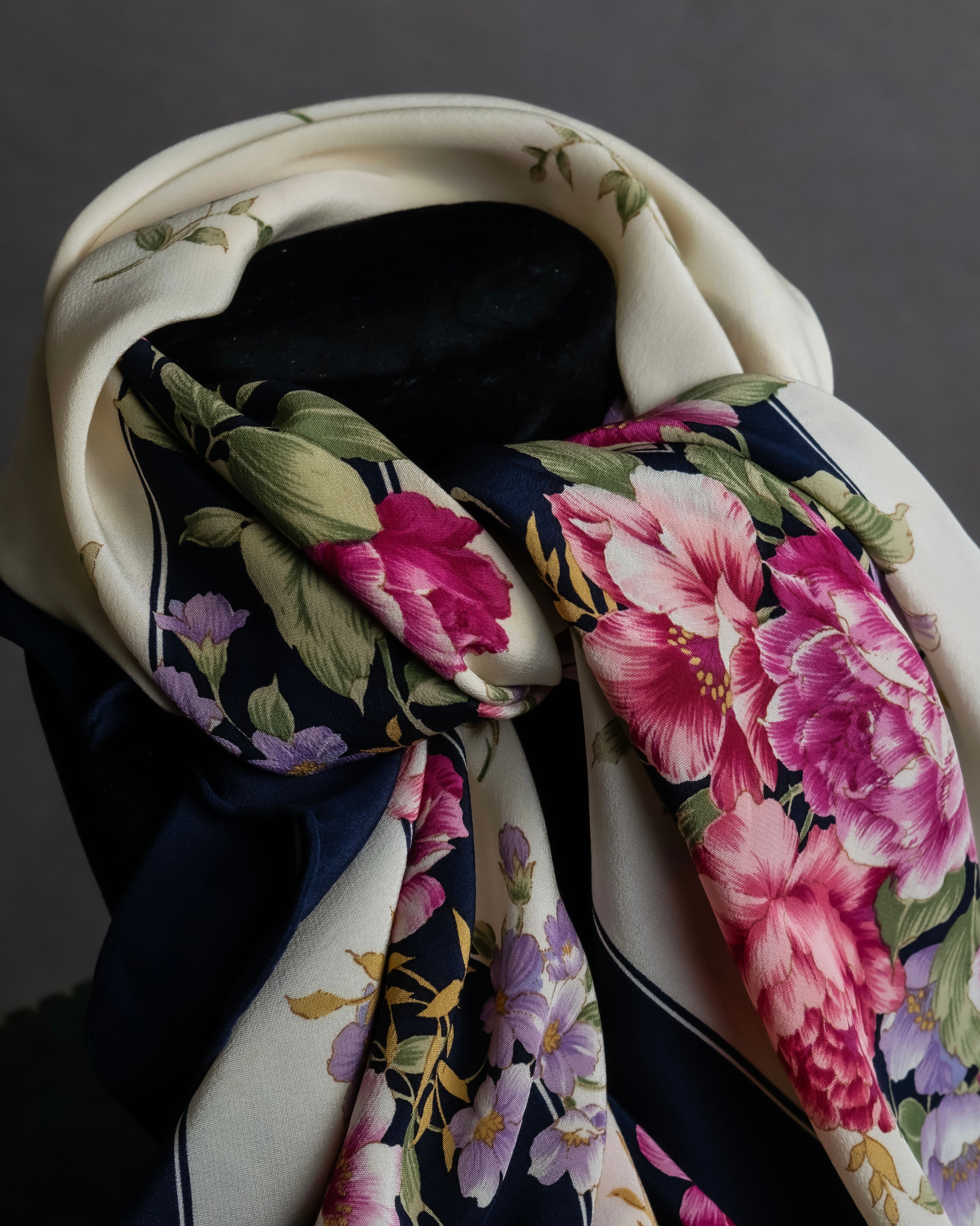"YVES SAINT LAURENT" Peony small flower bouquet pattern silk scarf