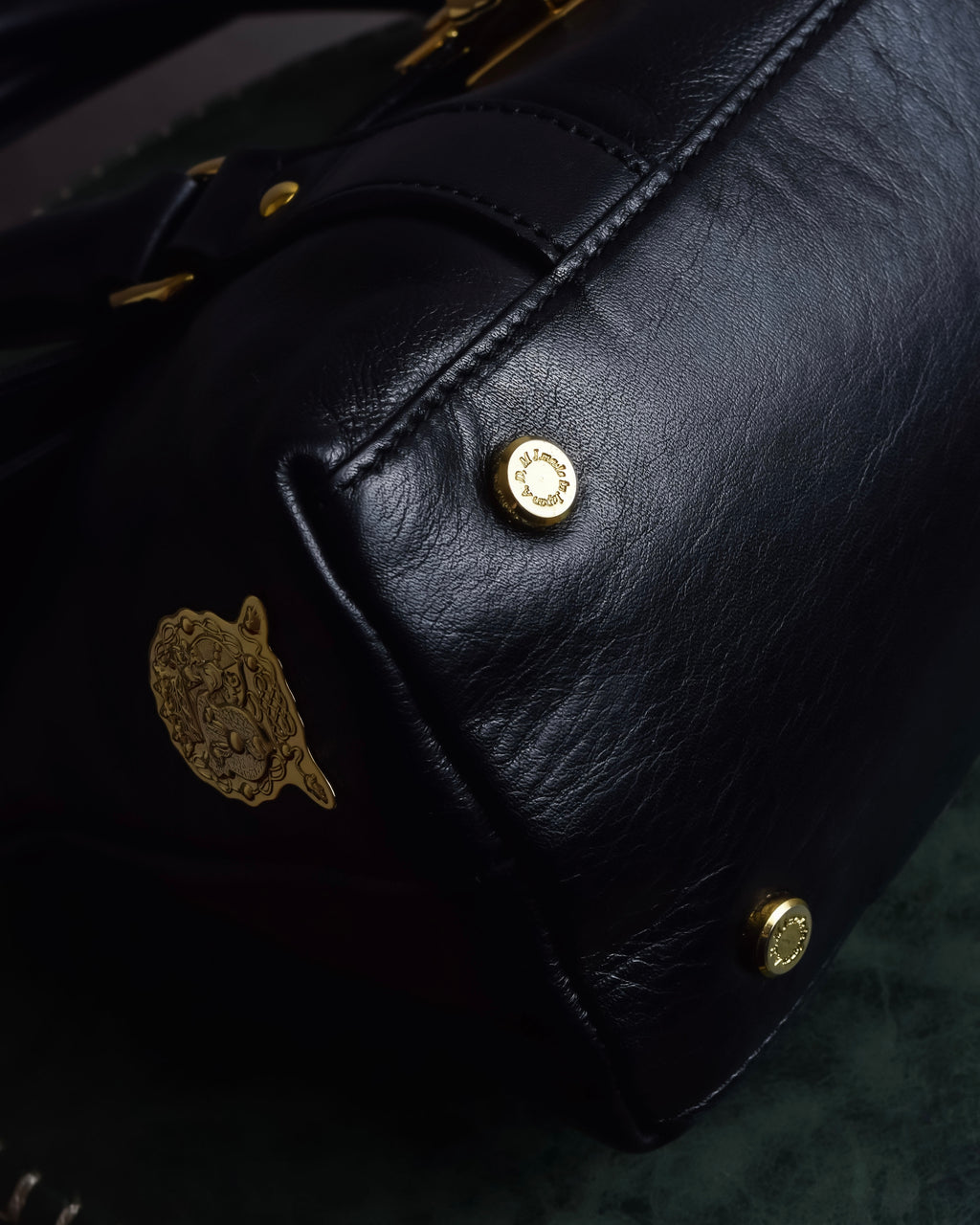 "ADMJ" Gold clasp grain leather shoulder bag