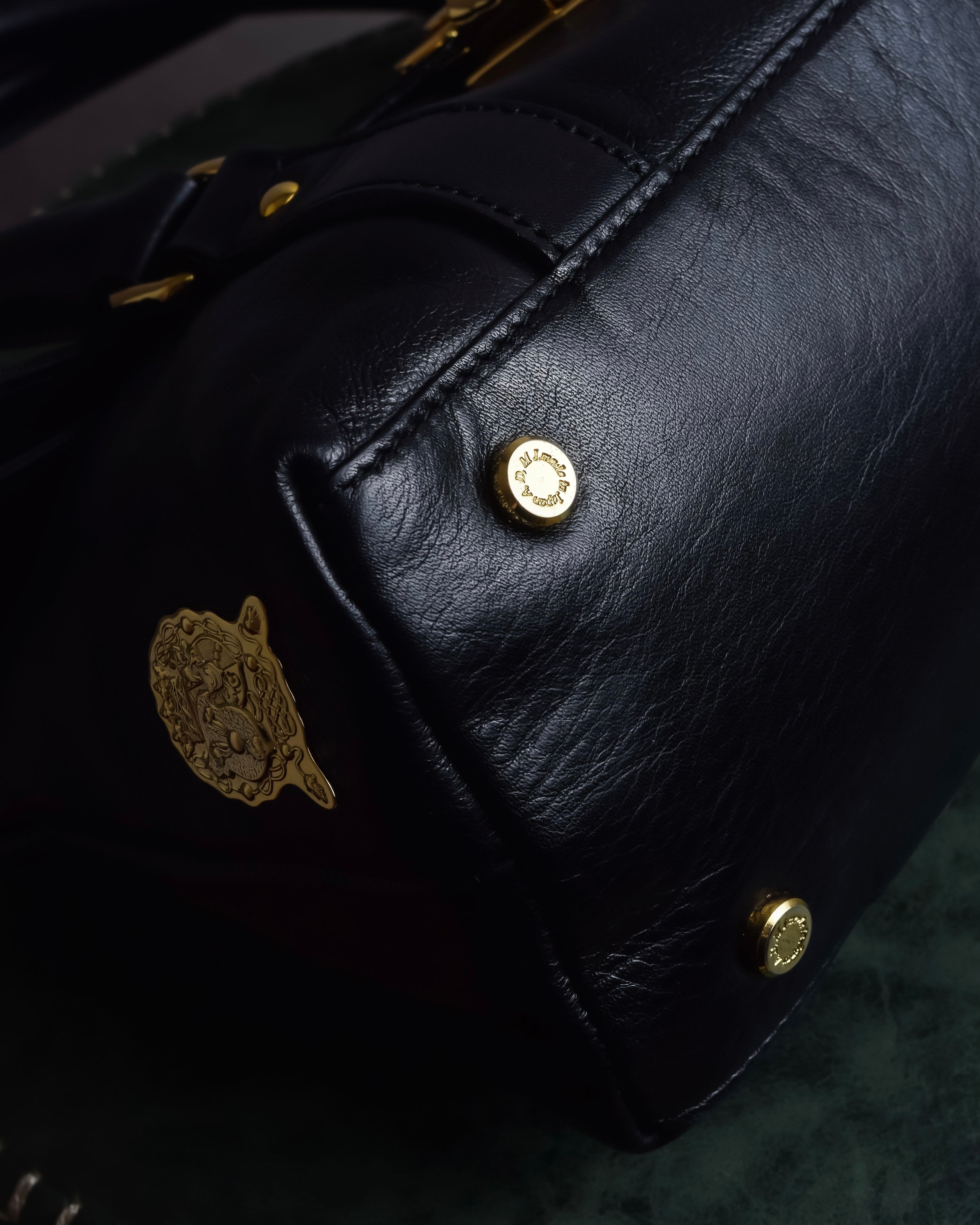 "ADMJ" Gold clasp grain leather shoulder bag