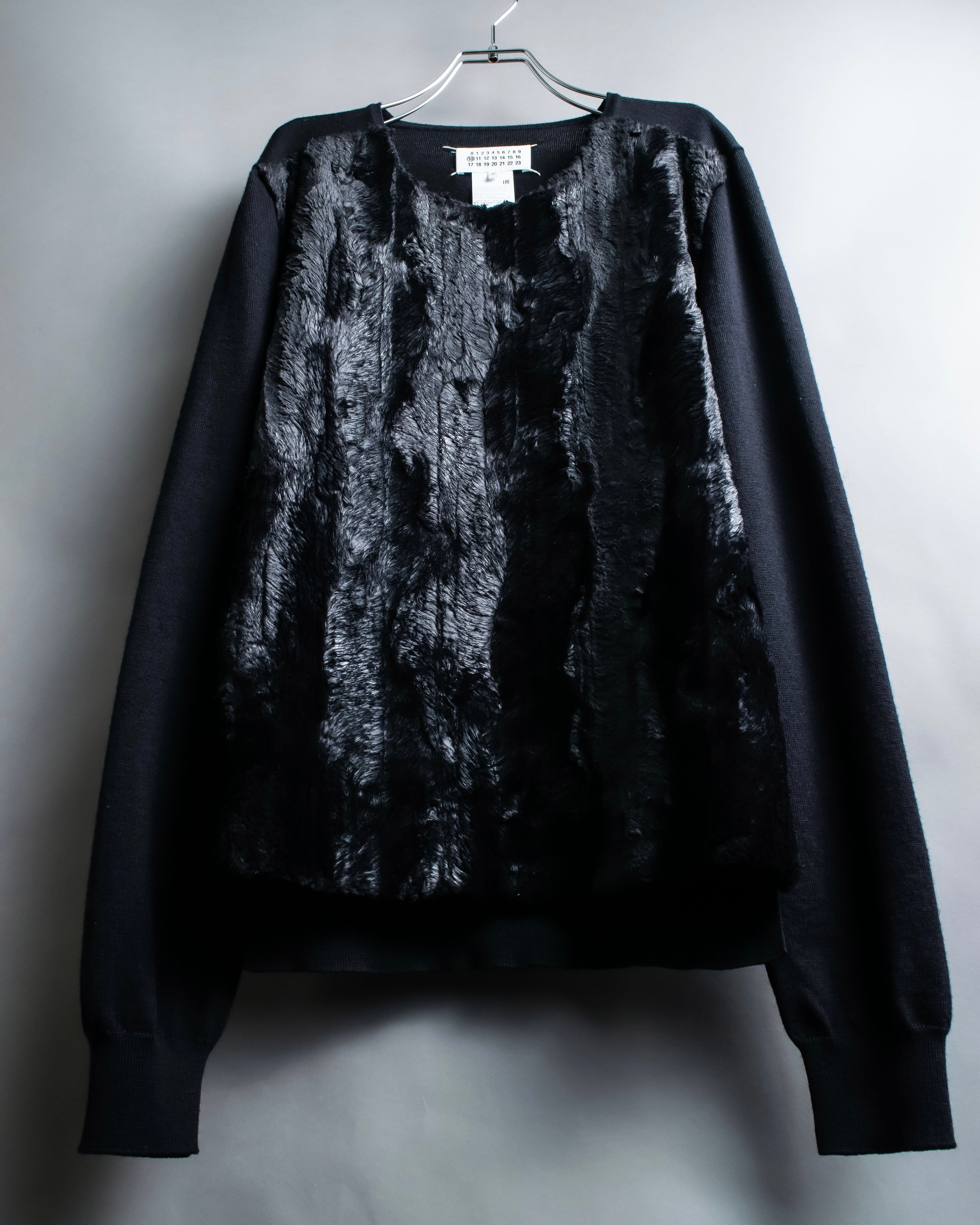 "MAISON MARGIELA"
Fur docking high gauge knit