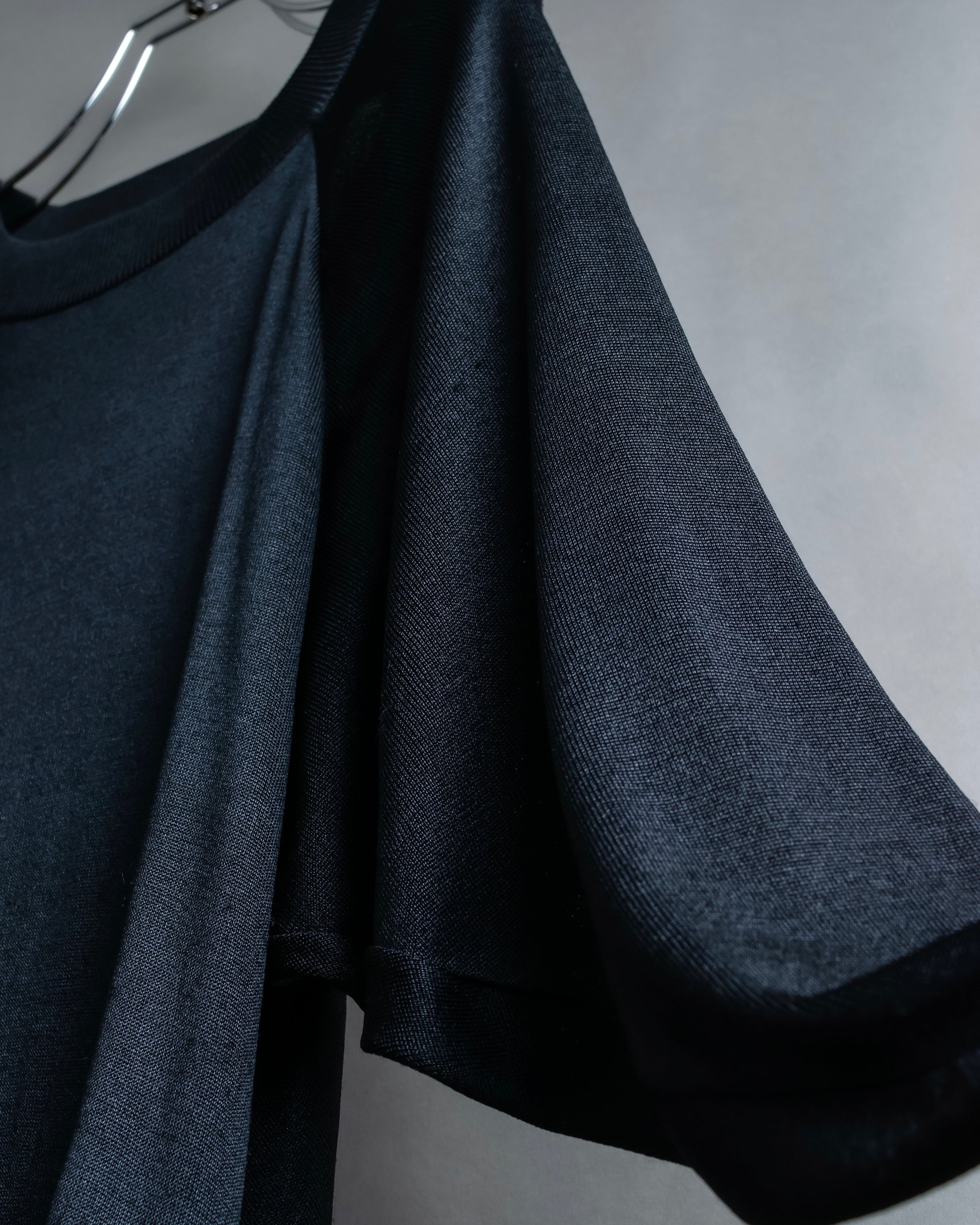 "ISSEY MIYAKE" Open back design pullover and easy pants 
silk fabric set up