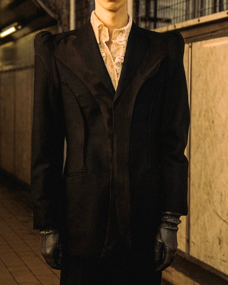 Chaqueta entallada y curvilínea del proceso -REF-