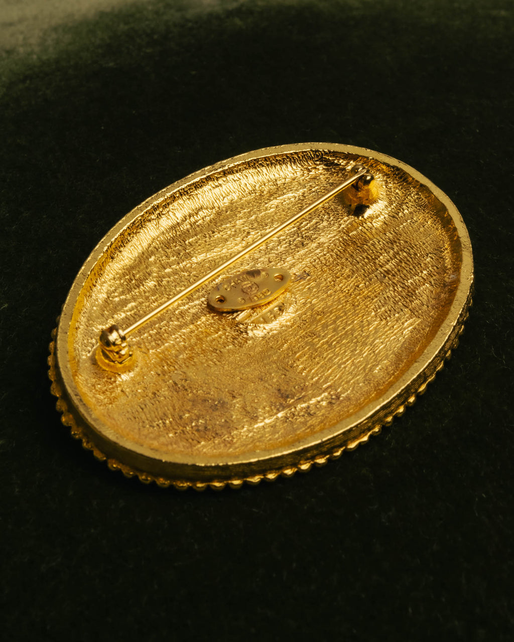 -SPECIAL- “CHANEL” 1982Years red cabochon oval brooch