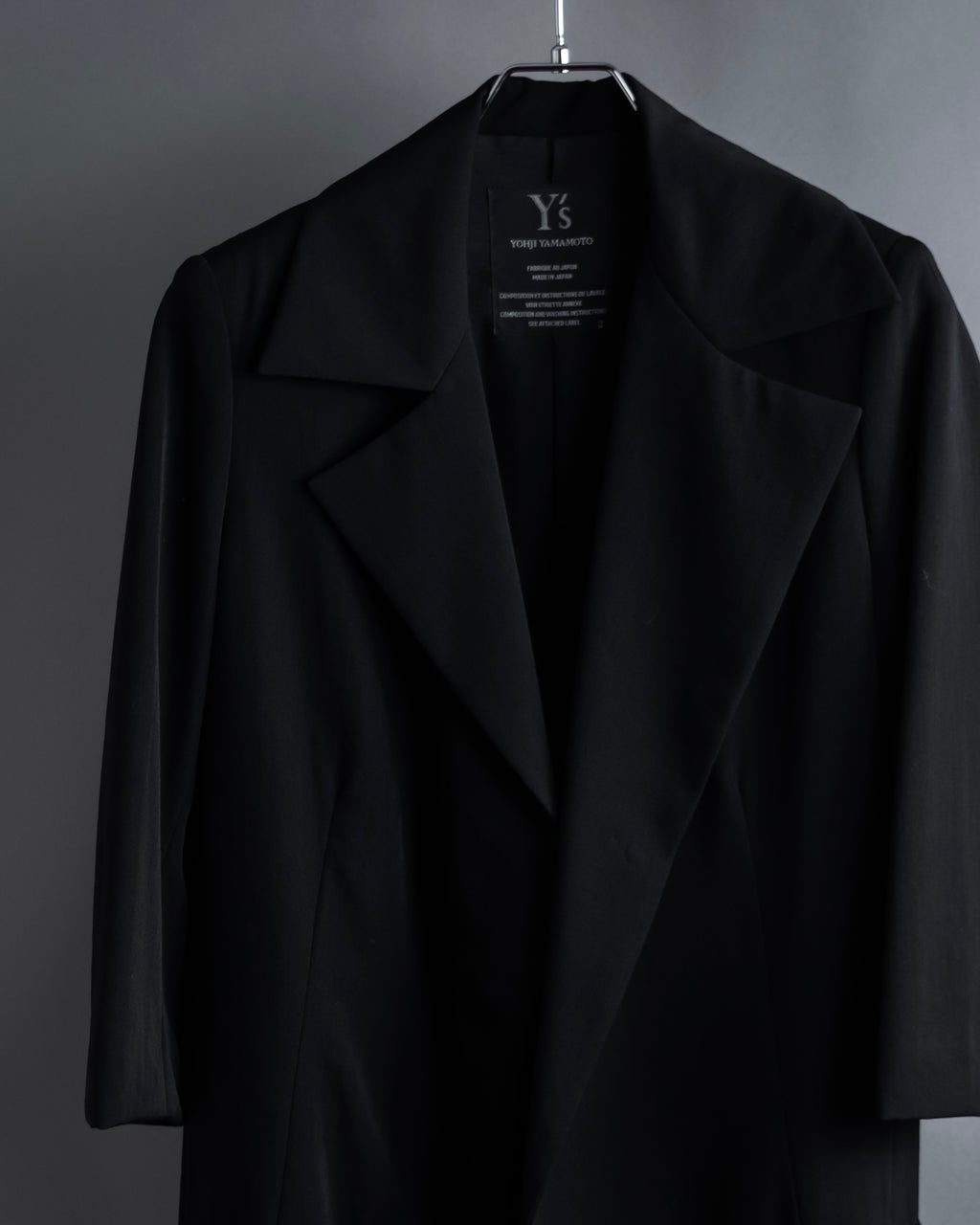 "Y's" Sharp lapel draping tailored coat