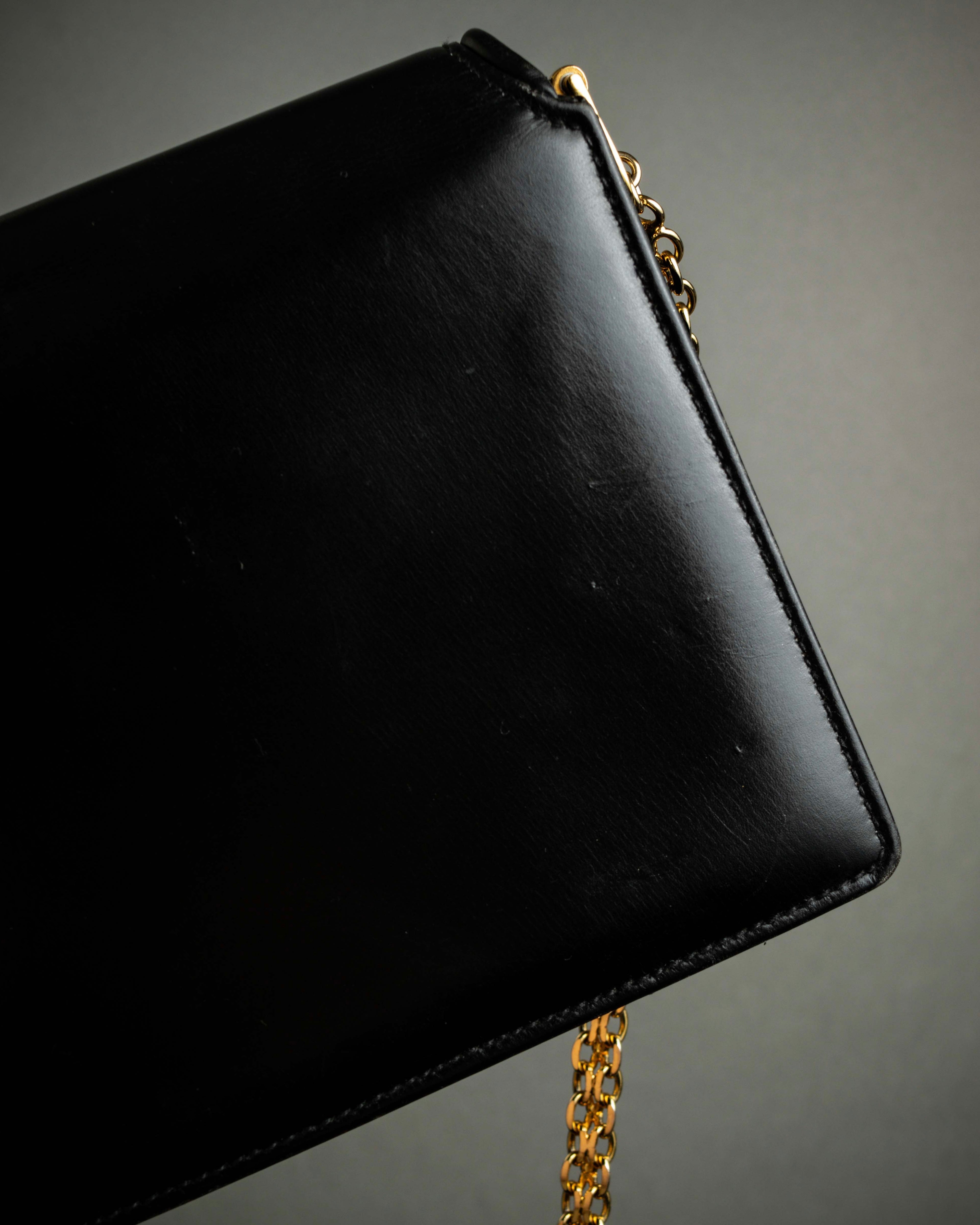 "GUCCI" Filigree vintage design chain shoulder leather bag