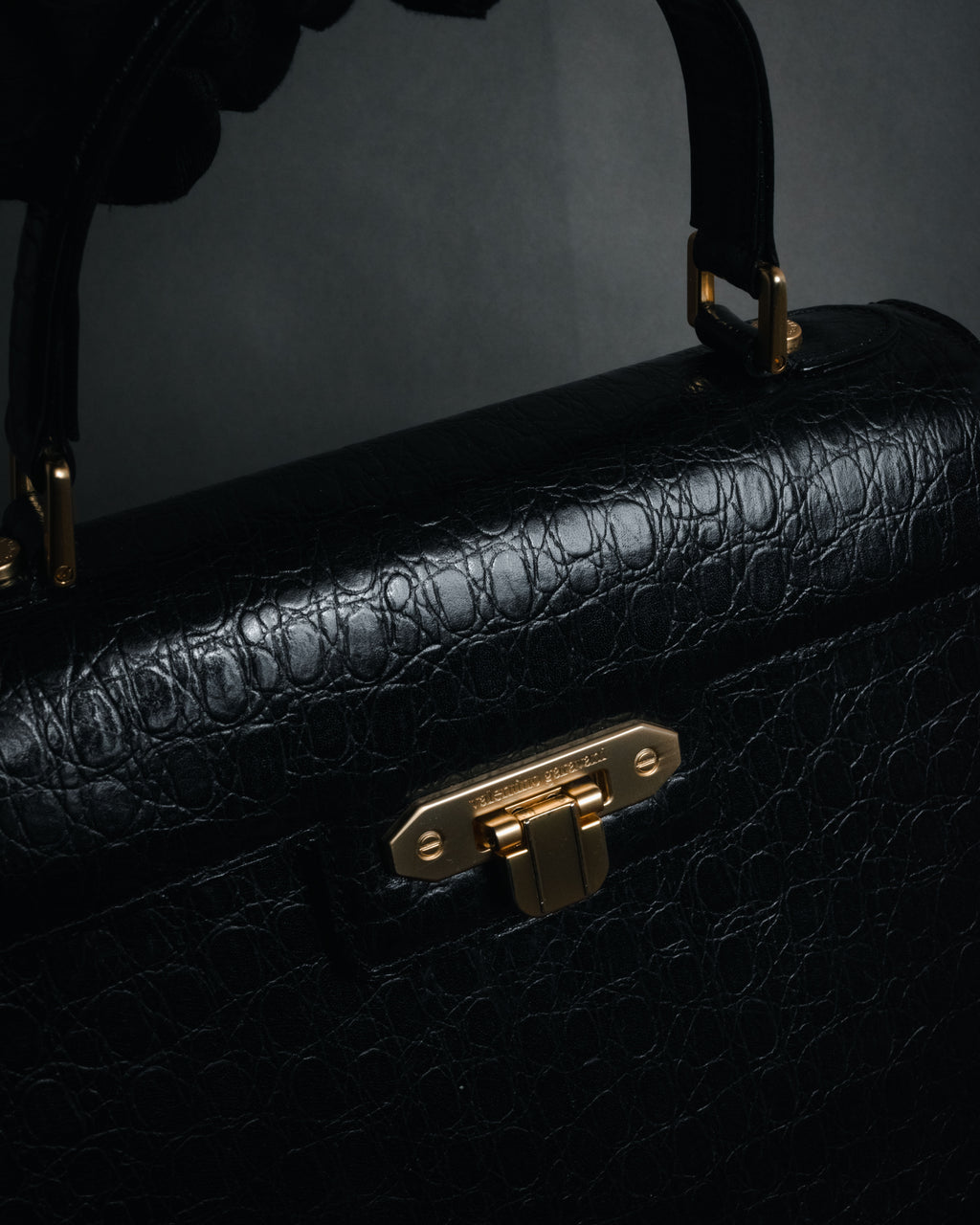 –SPECIAL– "Valentino Garavani"
1985-95 Croc embossed trapezoid top handle bag