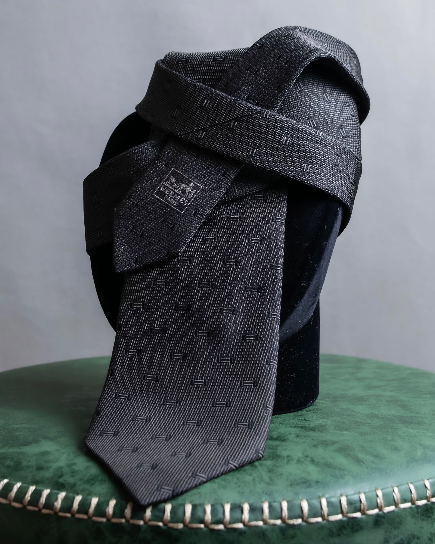 "HERMES" H embroidered pattern silk neck tie