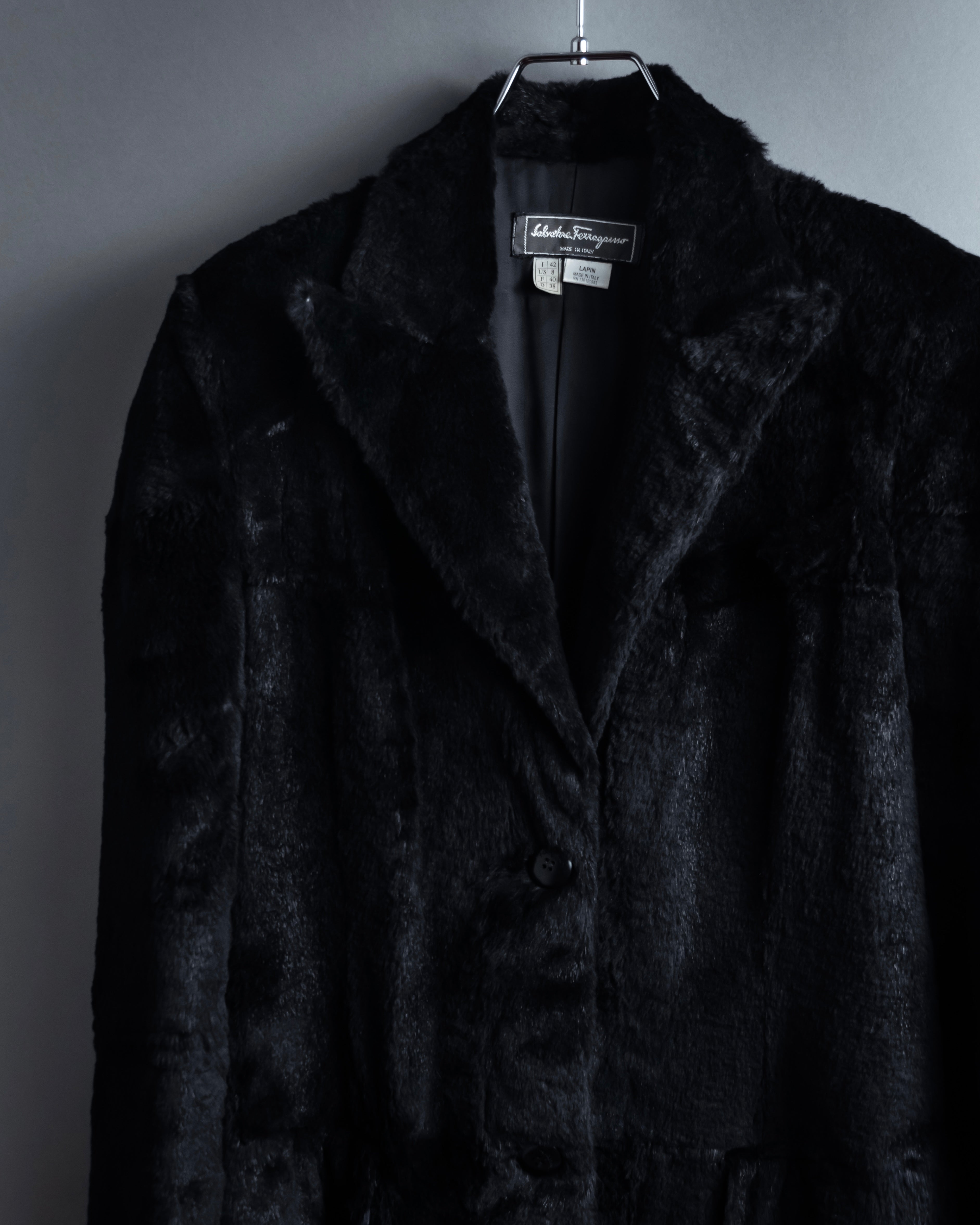 -SPECIAL- "Salvatore Ferragamo"
90's-00's A neat silhouette 100% lapin fur coat