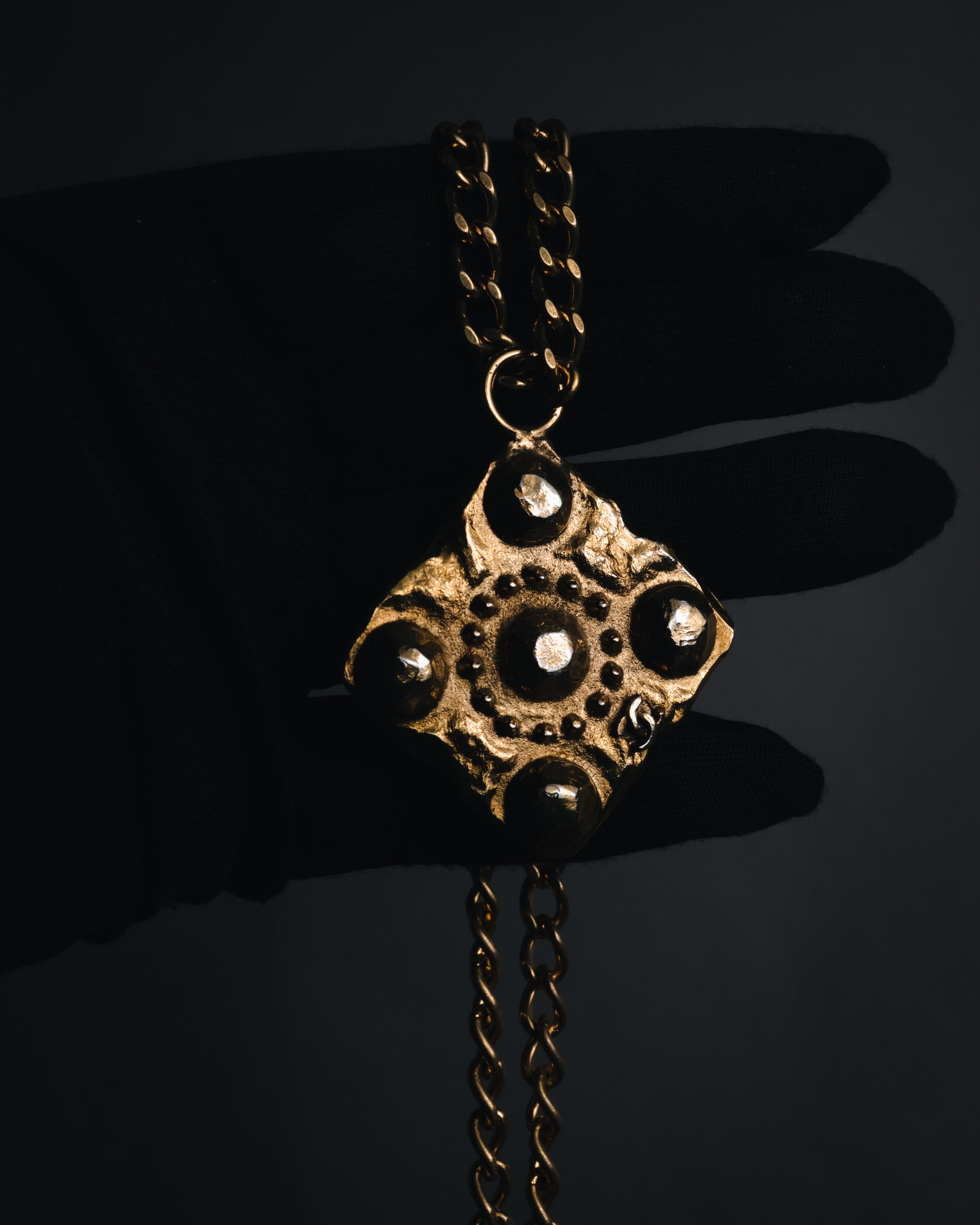 –SPECIAL– "CHANEL" 02SS Archival hammered-metal square medallion necklace