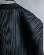 "PLEATS PLEASE ISSEY MIYAKE"
Features sleeve open collar blouse