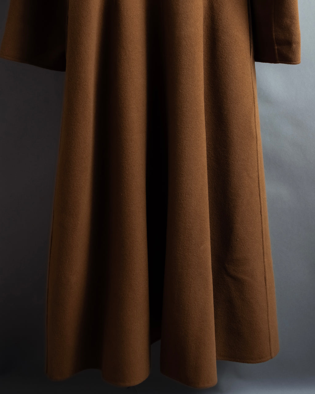 -SPECIAL- "Christian Dior" 80's-90's
Shaped flare silhouette collarless coat