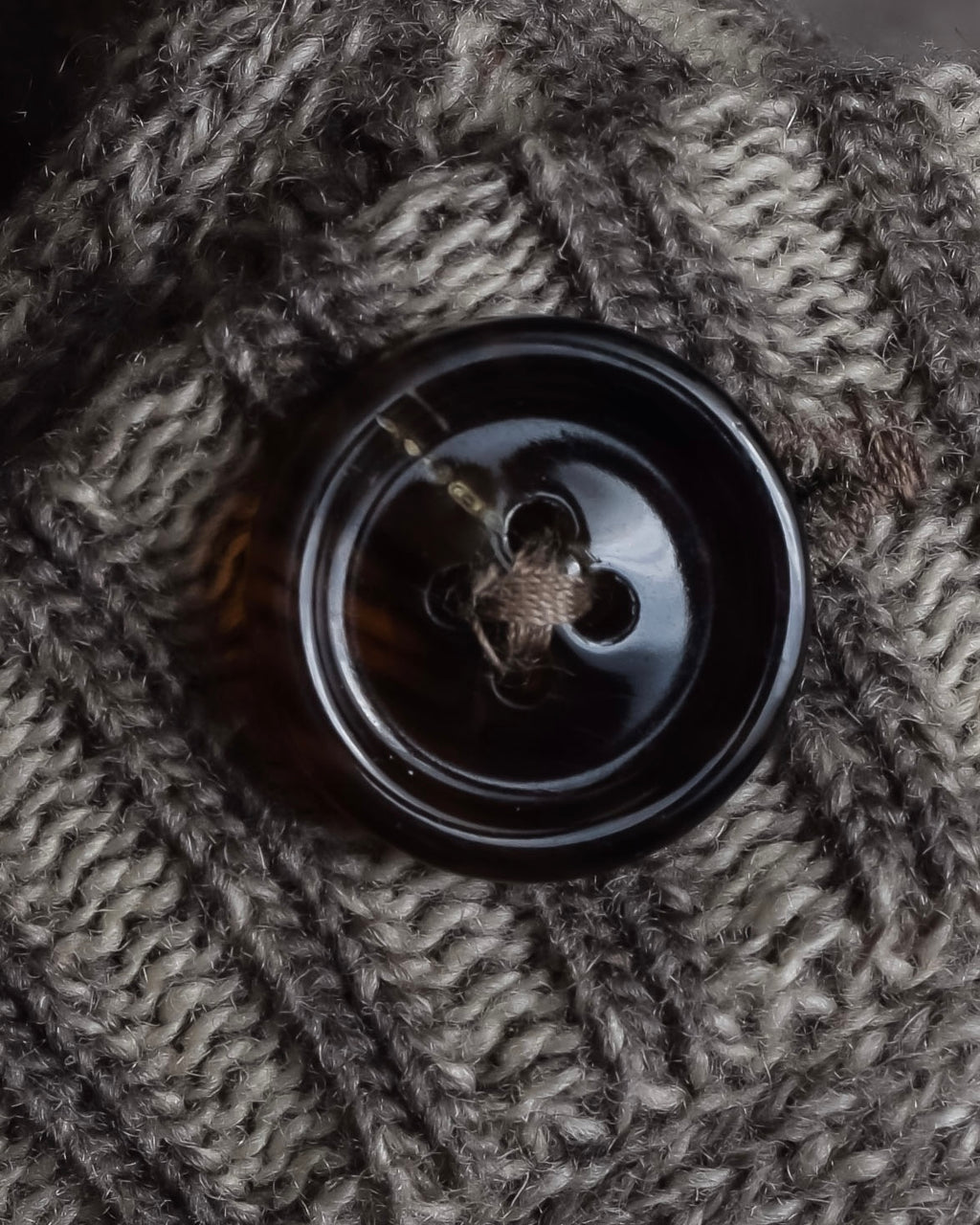 "MAISON MARGIELA" 13AW Patch accented low gauge wool cardigan