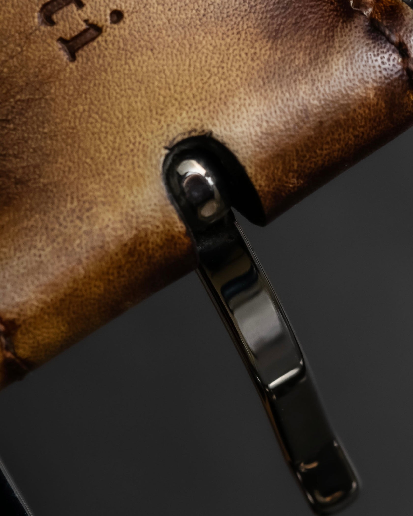 "Berluti" Patina finish curved buckle leather belt